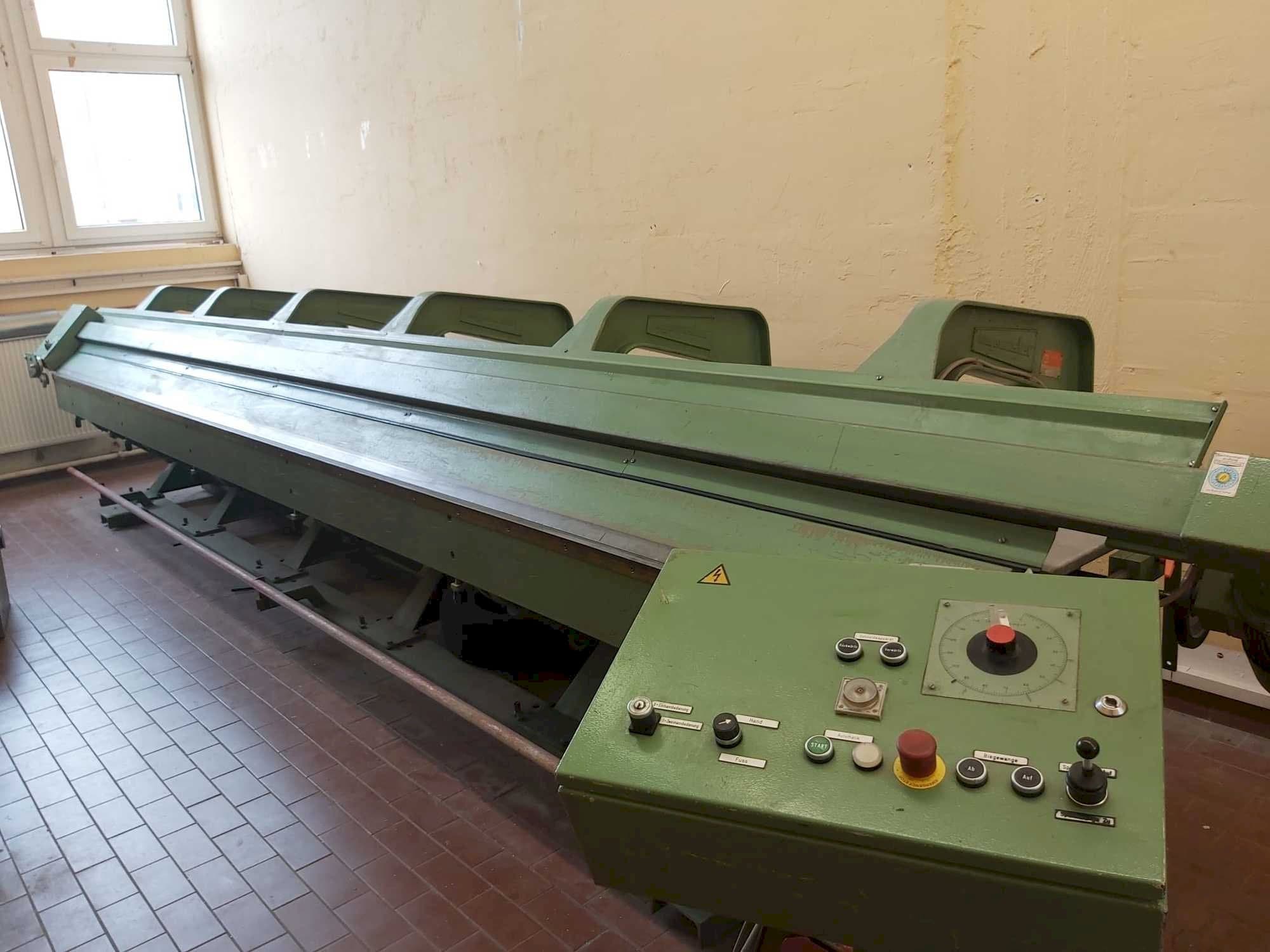 Vue de face de la machine Biegmeister BMTH 6.1,5