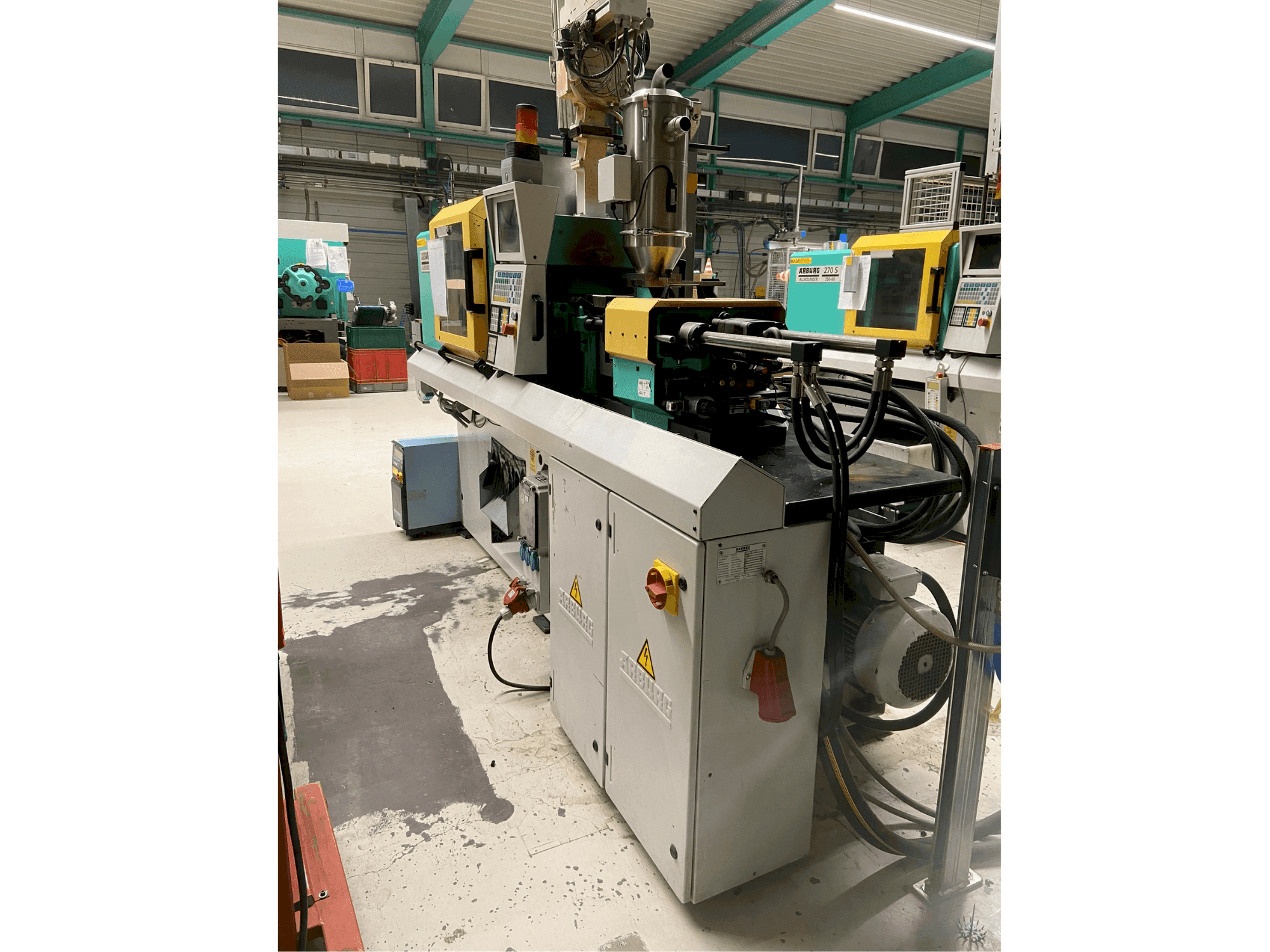 Vue latérale droite de la machine Arburg 220 S 250-60