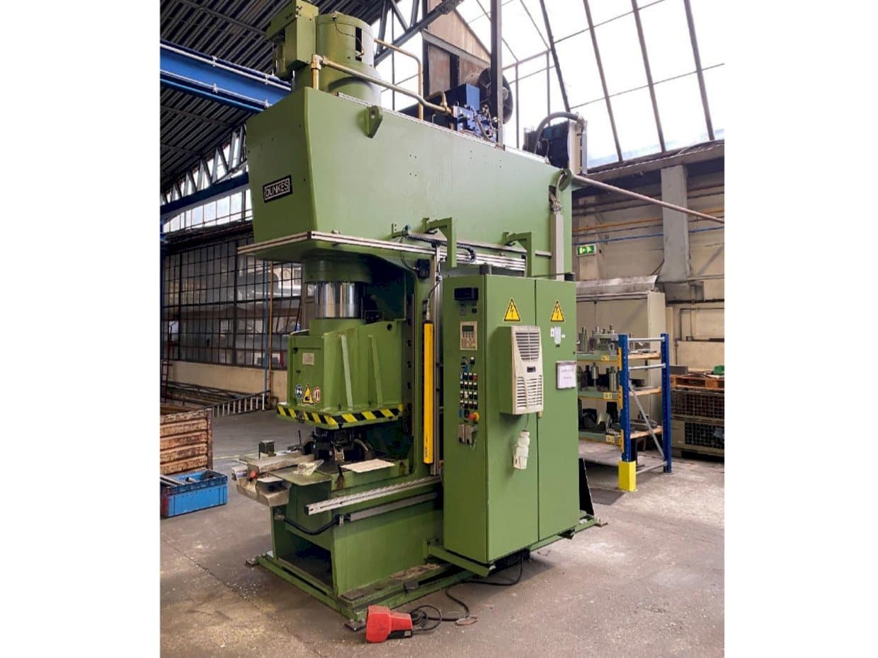 Vue de face de la machine Dunkes HZS 160
