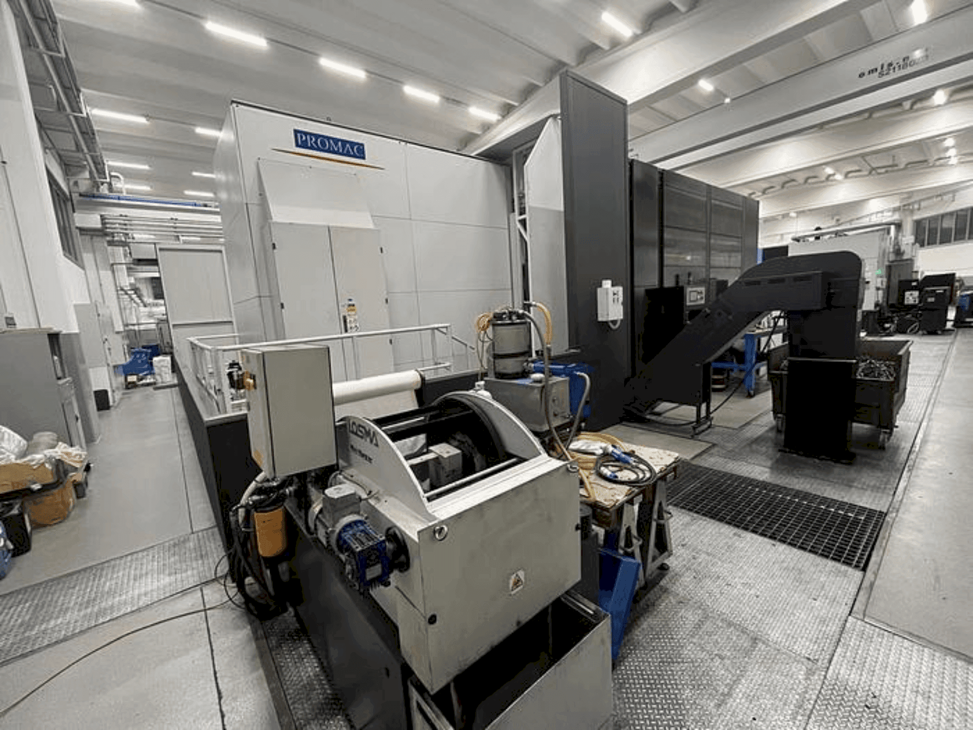 Vue de face de la machine PROMAC ETESIAN HMC. A PORTALE