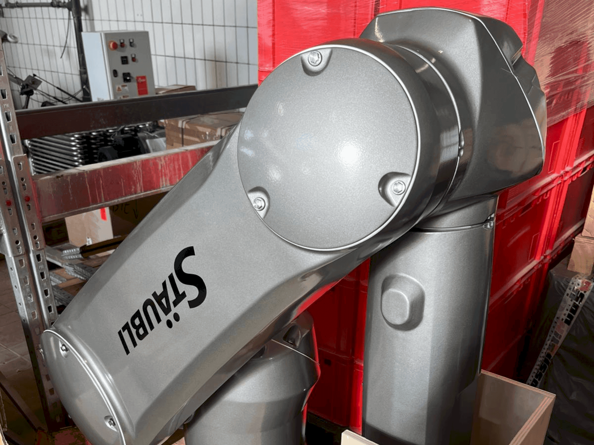 Vue de face de la machine STAUBLI TX2-160 LHE