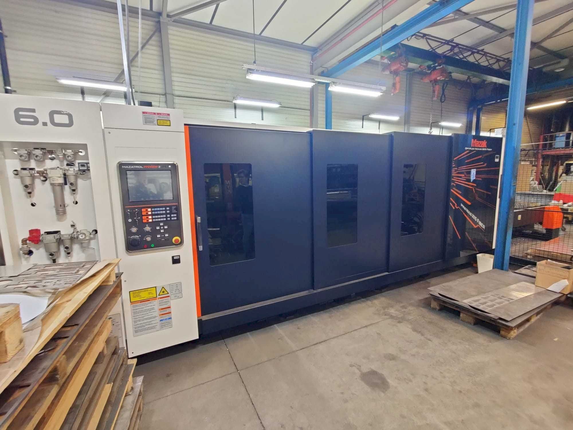 Vue de face de la machine Mazak Optiplex Nexus 3015