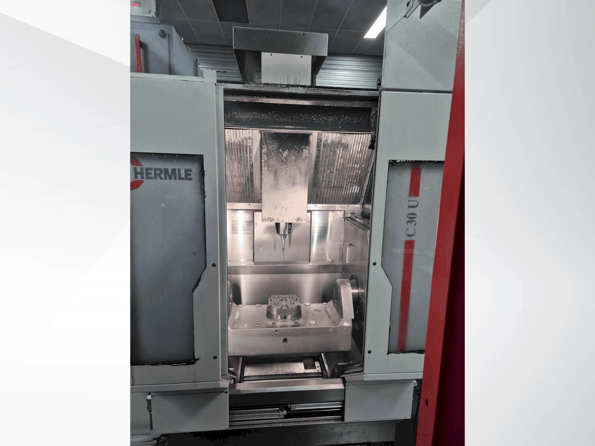 Vue de face de la machine HERMLE C30U + RS Automation