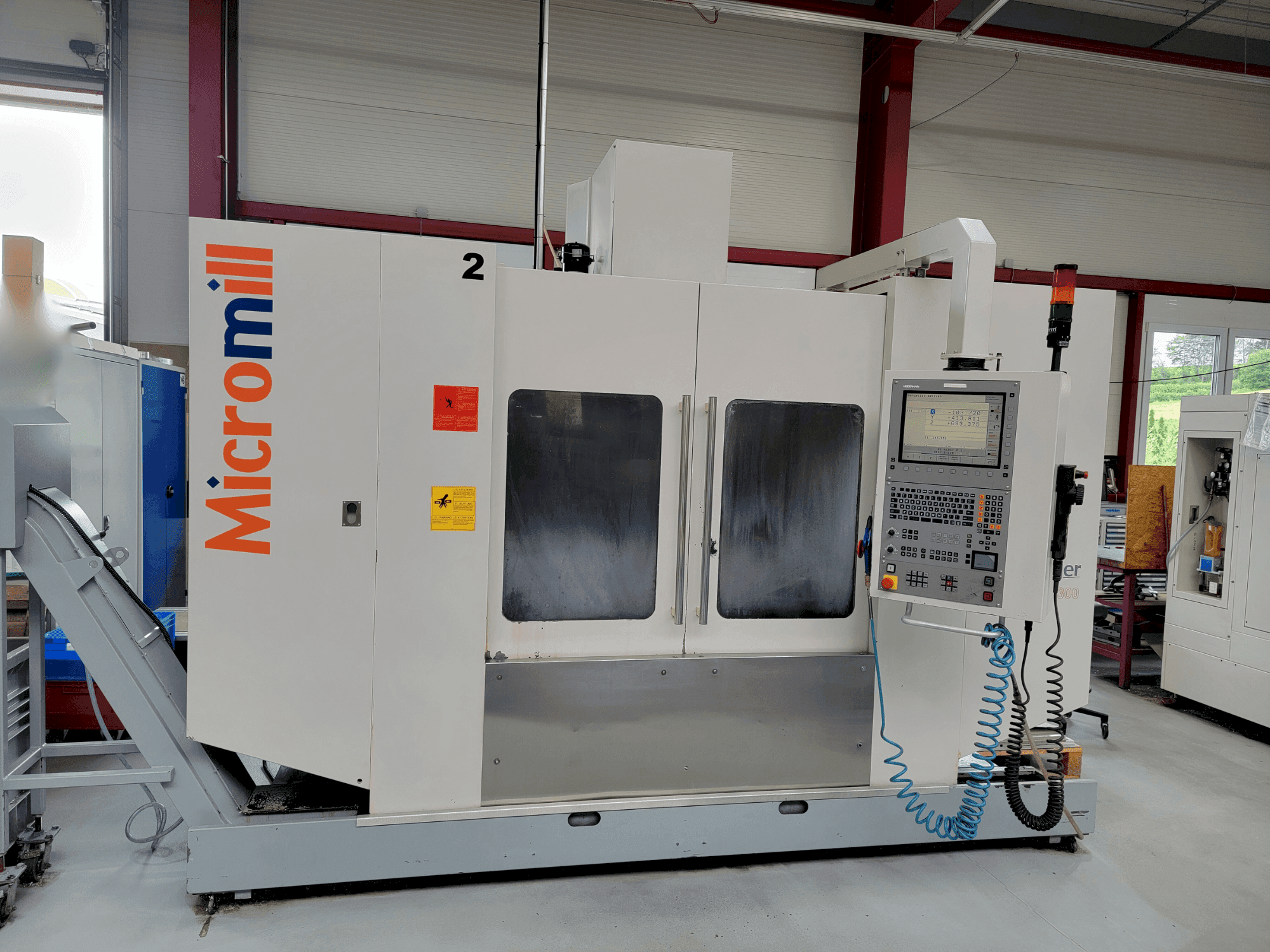 Vue de face de la machine BUFFALO Micromill VMC 1300