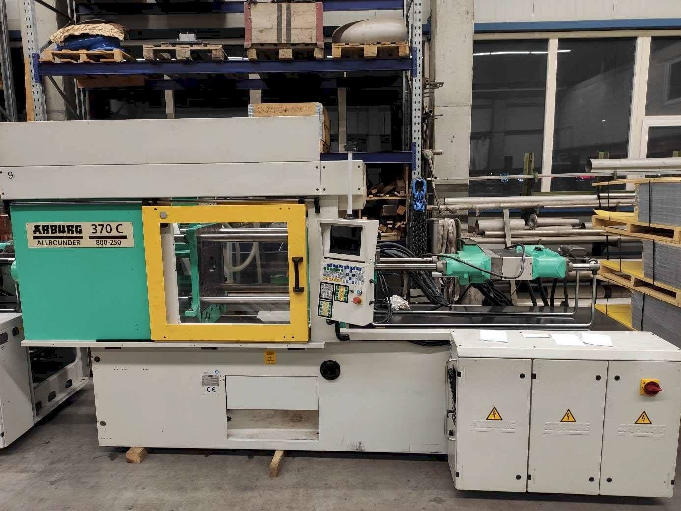 Vue de face de la machine Arburg 370C-800-250