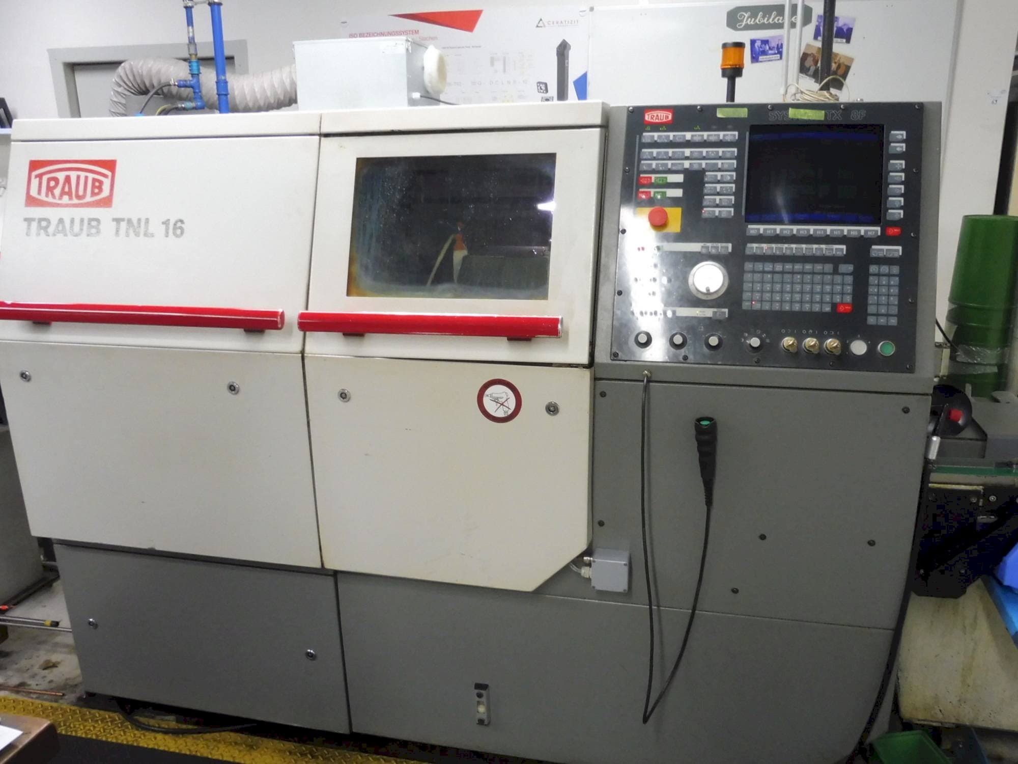 Vue de face de la machine TRAUB TNL 16