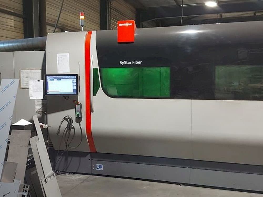 Vue de face de la machine Bystronic Bystar fiber