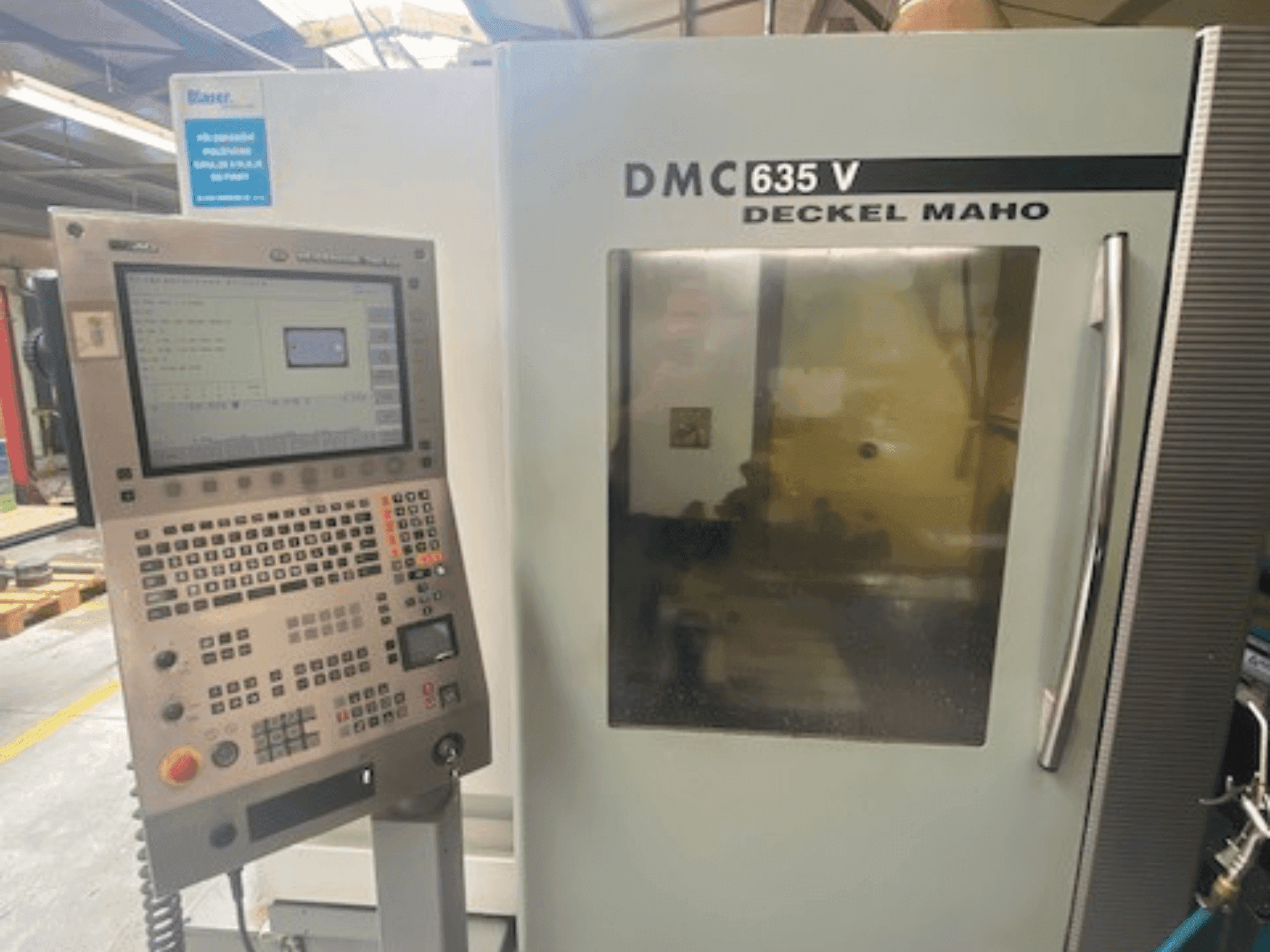 Vue de face de la machine DMG DECKEL MAHO DMC 635V