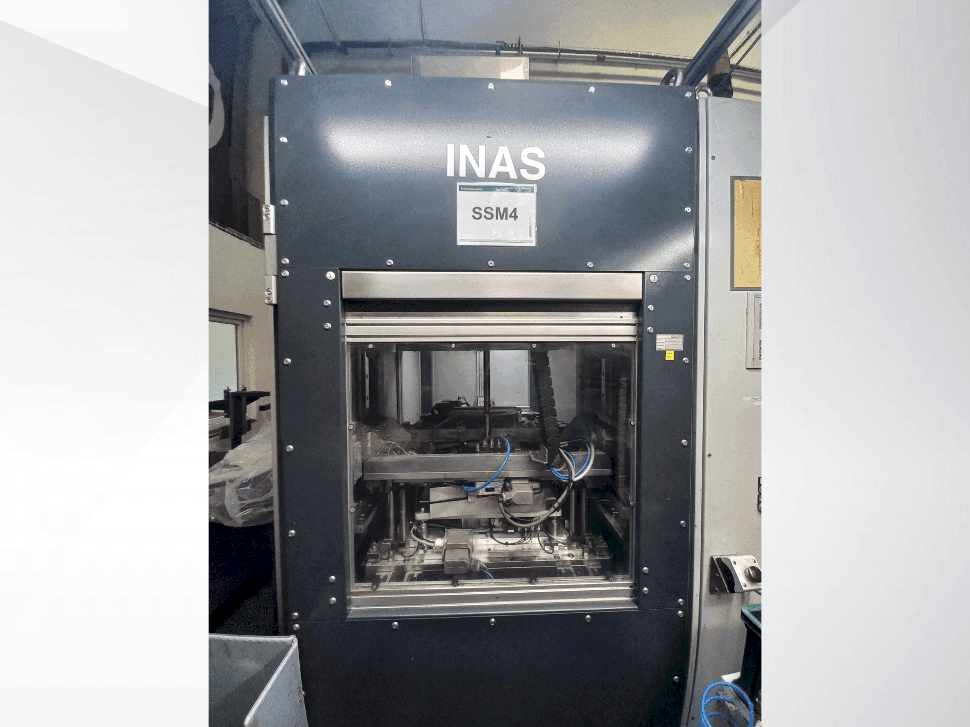 Vue de face de la machine INAS VSM 210
