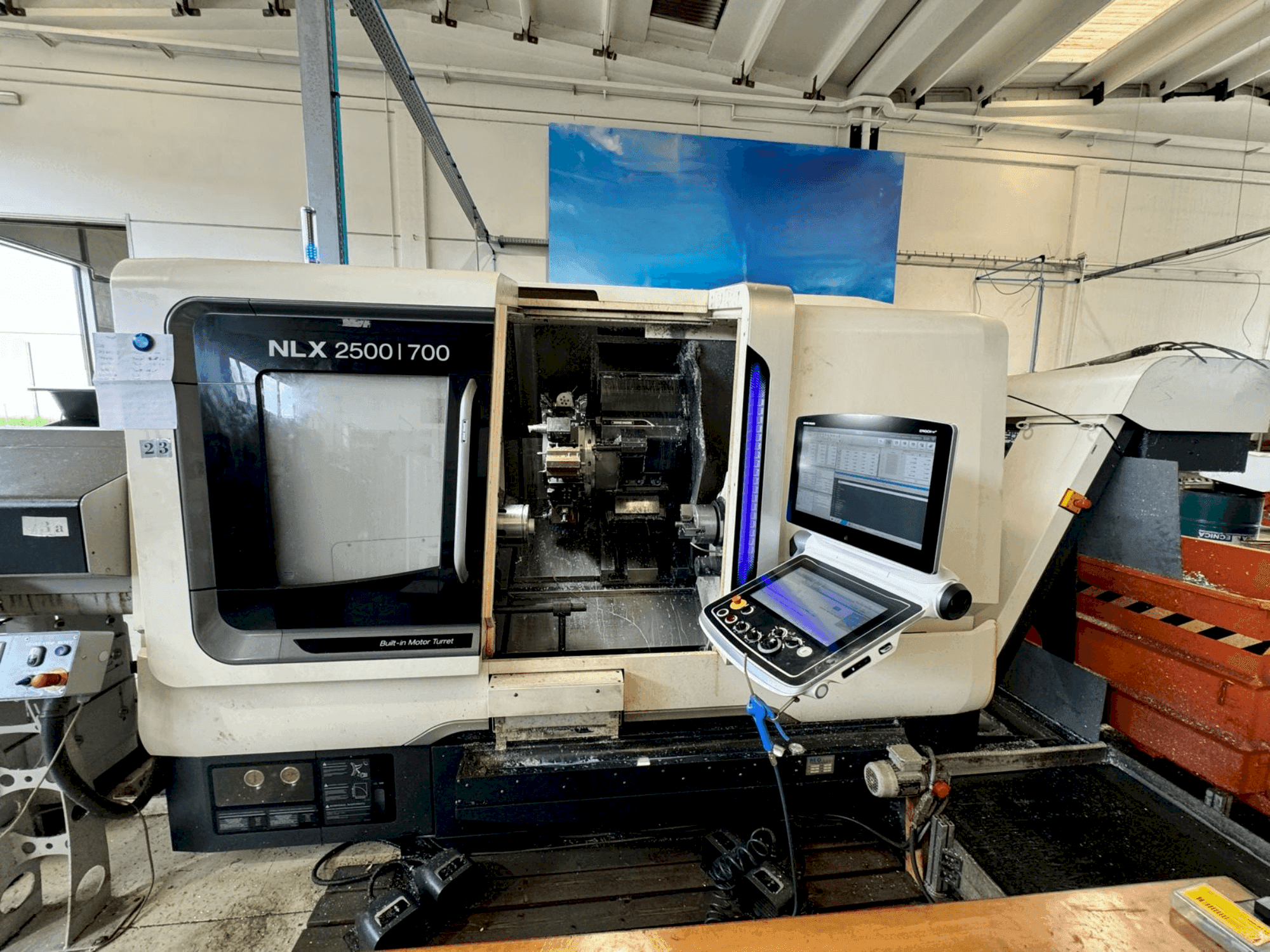 Vue de face de la machine DMG MORI NLX2500SY/700