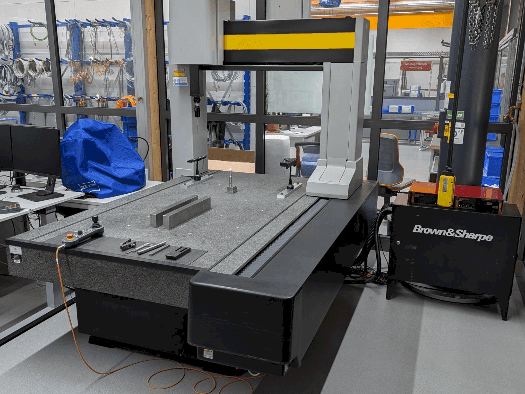 Vue de face de la machine BROWN & SHARPE Chameleon