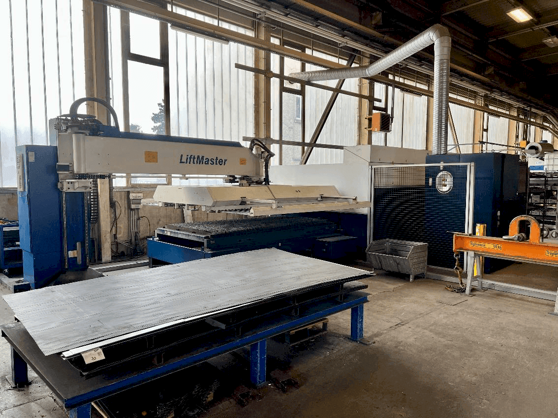 Vue de face de la machine TRUMPF TruLaser 3030 Fiber