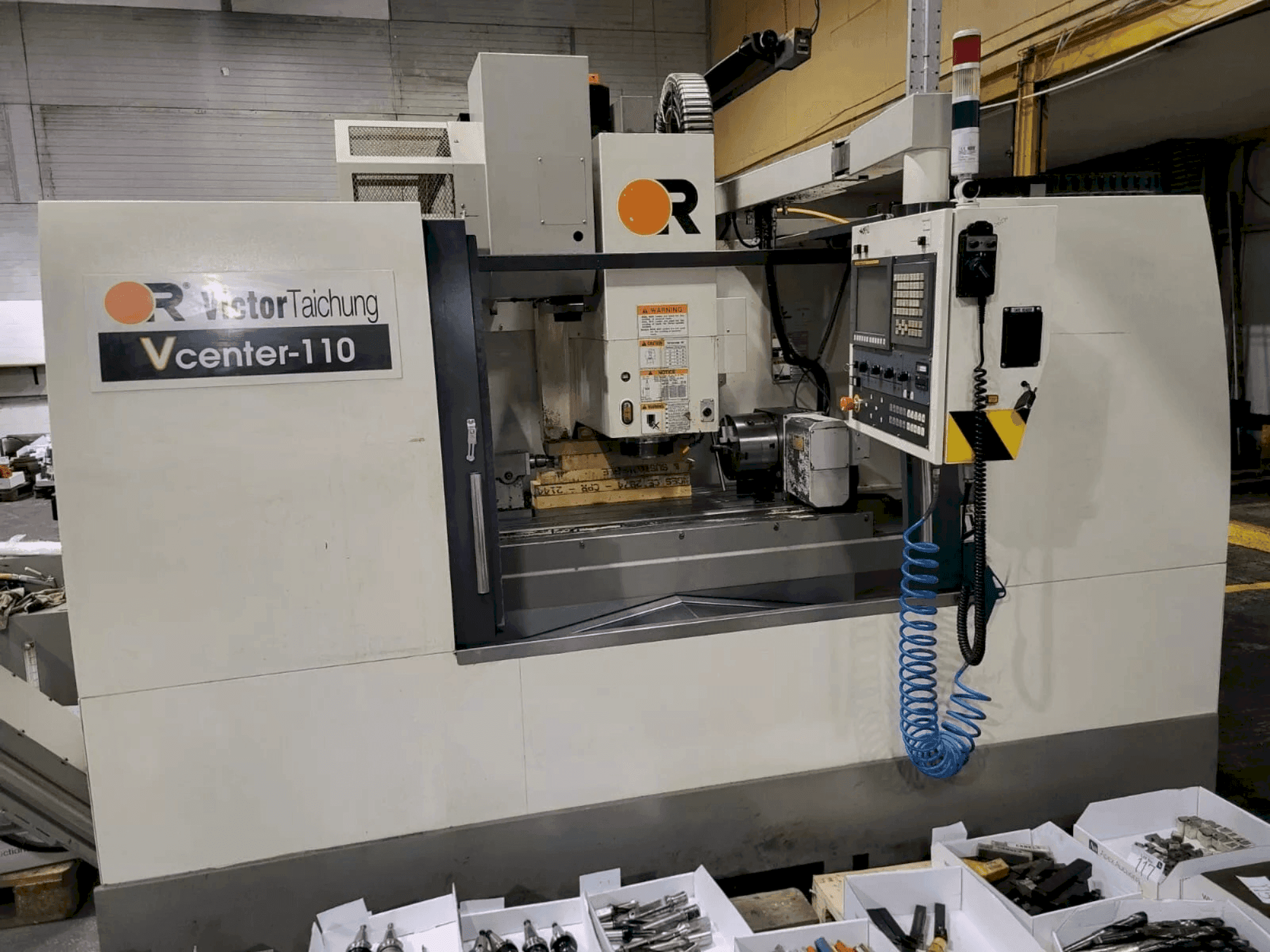 Vue de face de la machine Victor V center - 110