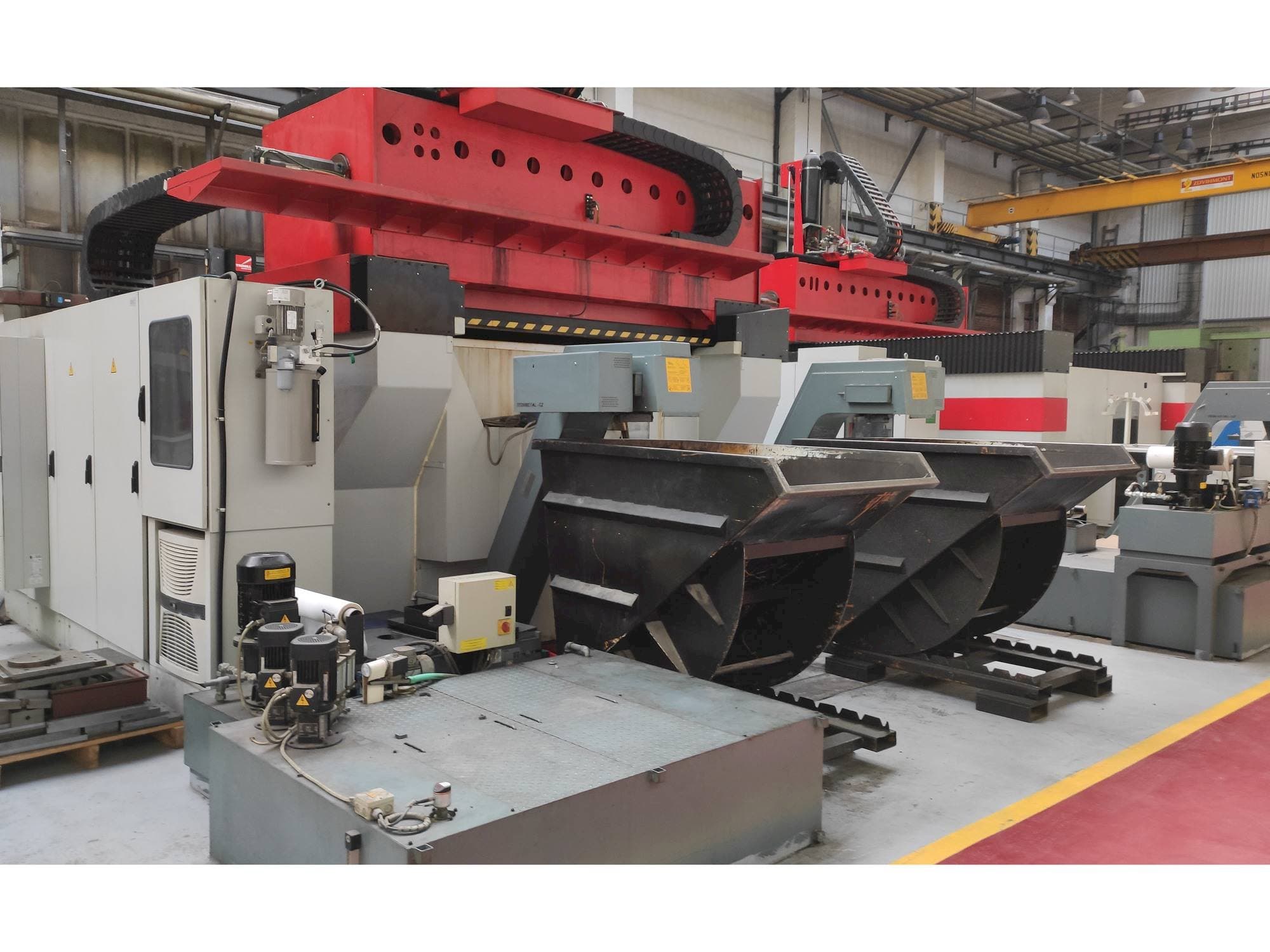 Vue de face de la machine TRIMILL VU 2313