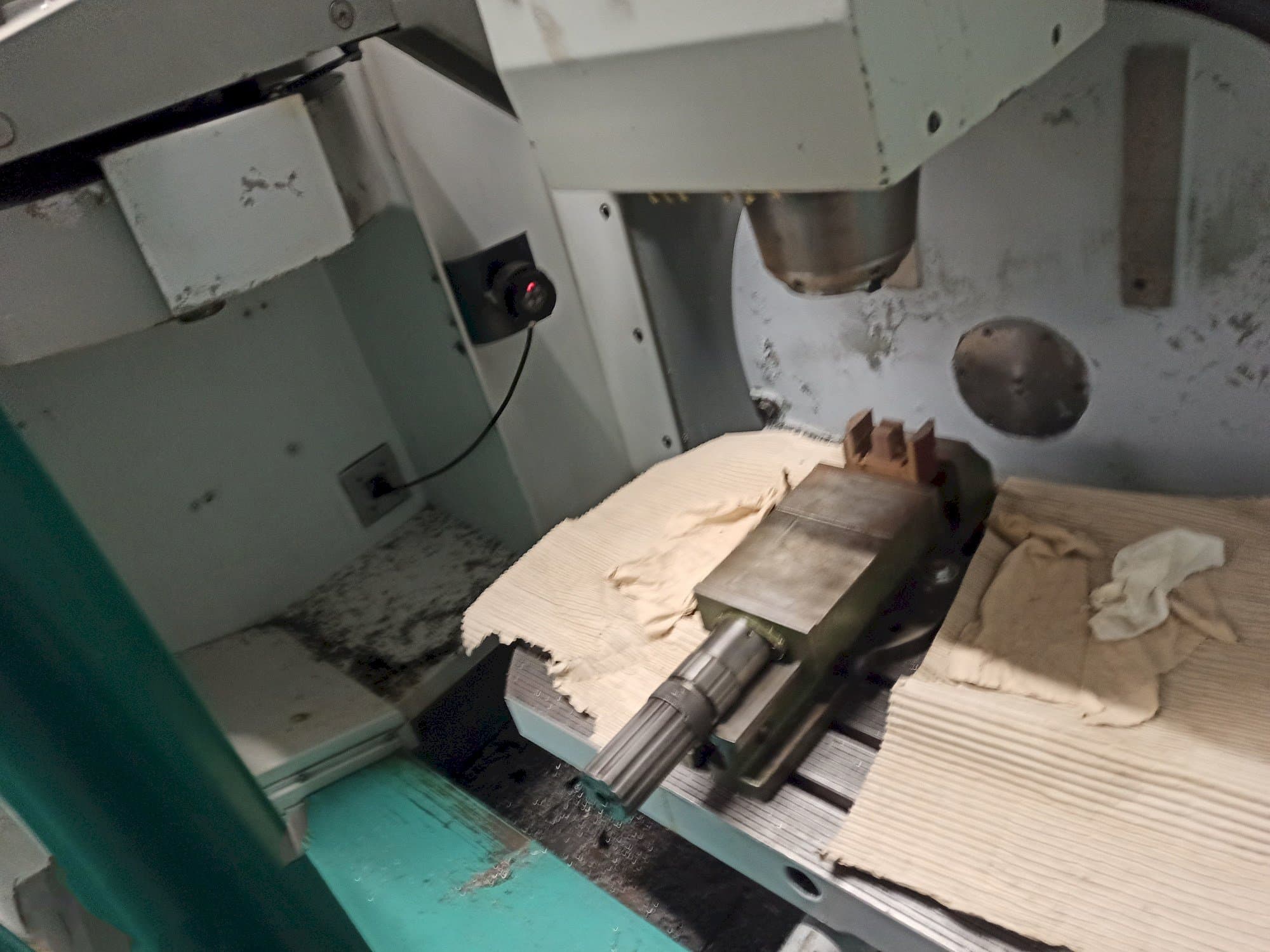 Salle de travail de la machine DECKEL MAHO DMU 50 T