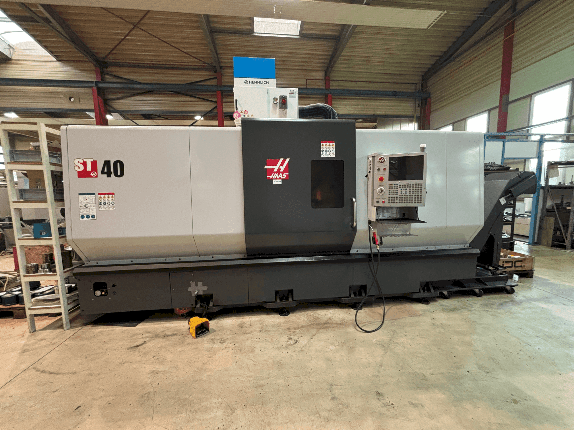 Vue de face de la machine HAAS ST-40