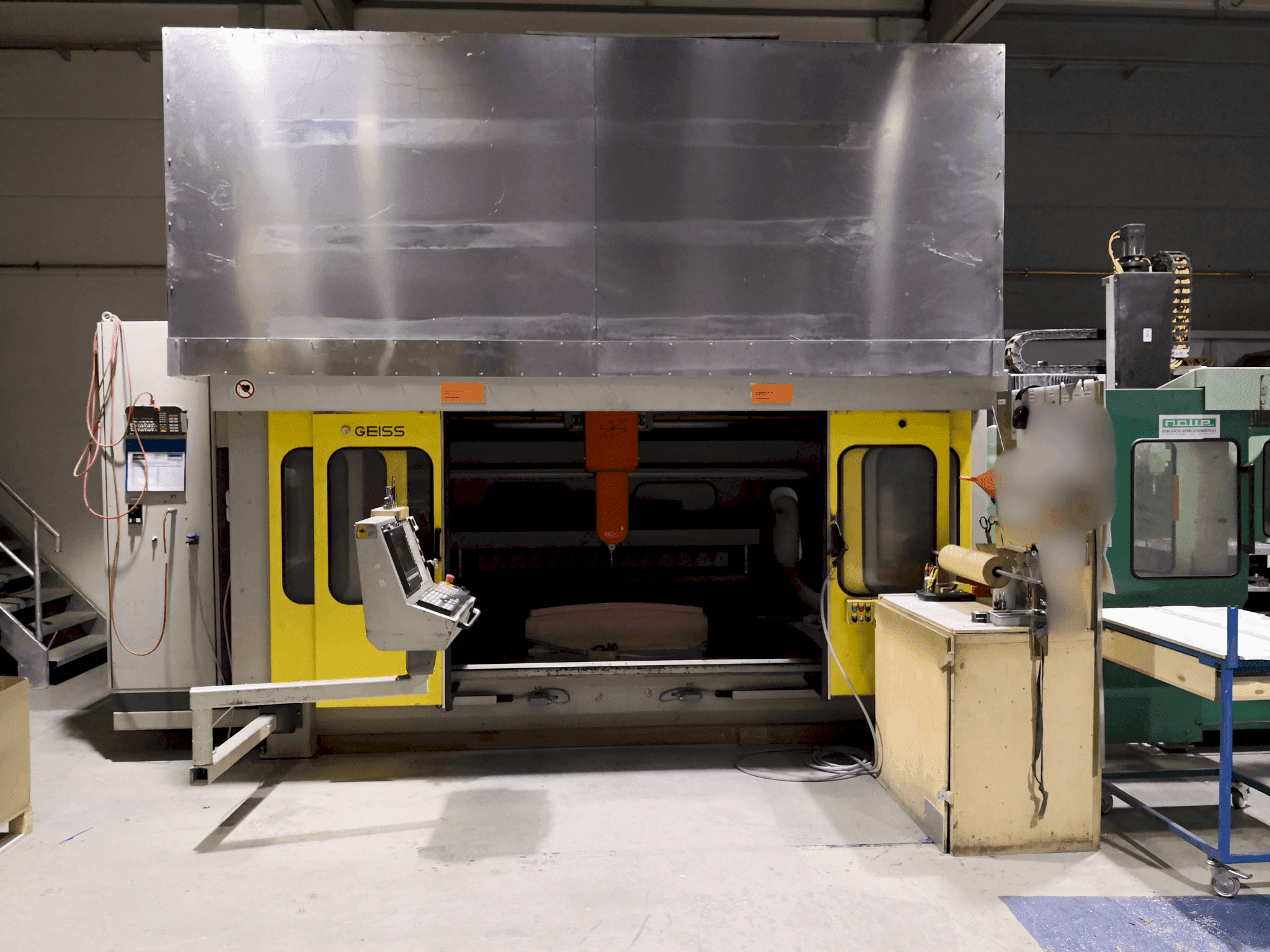 Vue de face de la machine GEISS FZ 2000 x 1000