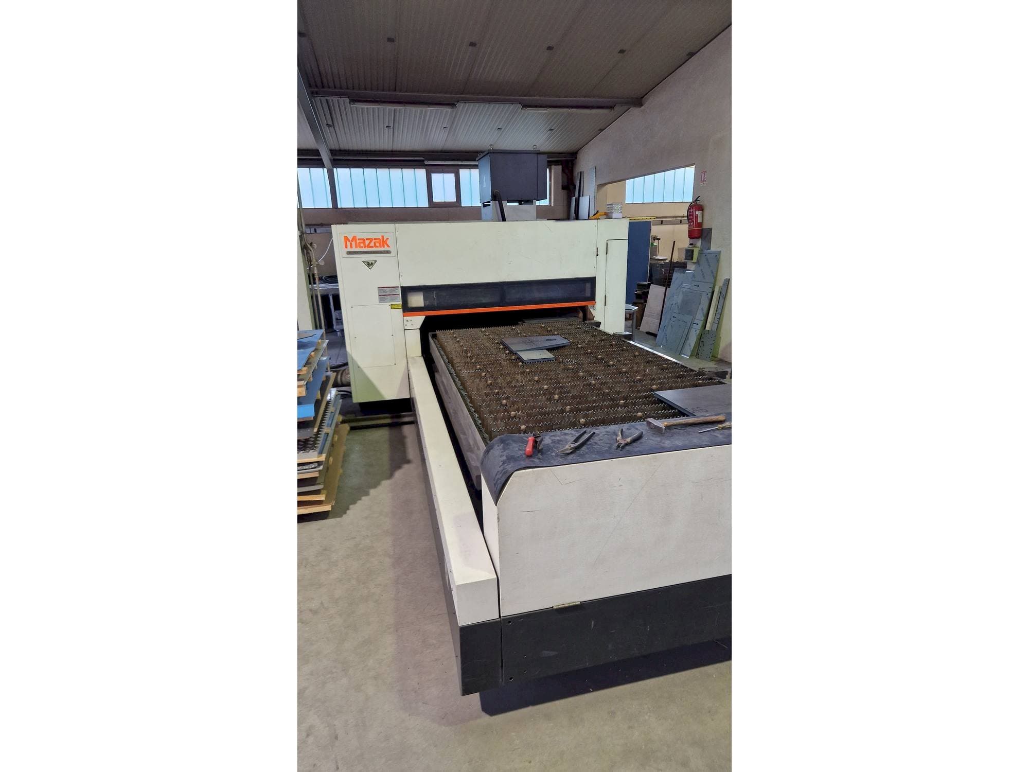 Vue de face de la machine Mazak Super Turbo-X510 Mk III G