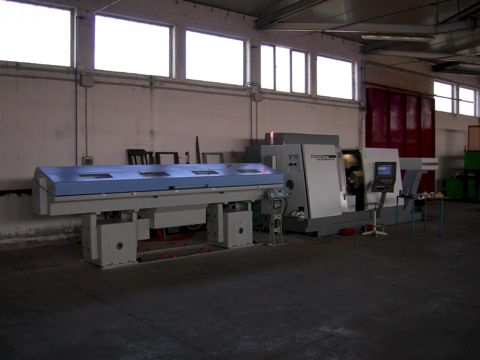 Vue de face de la machine Gildemeister CTX 420 V6 linear