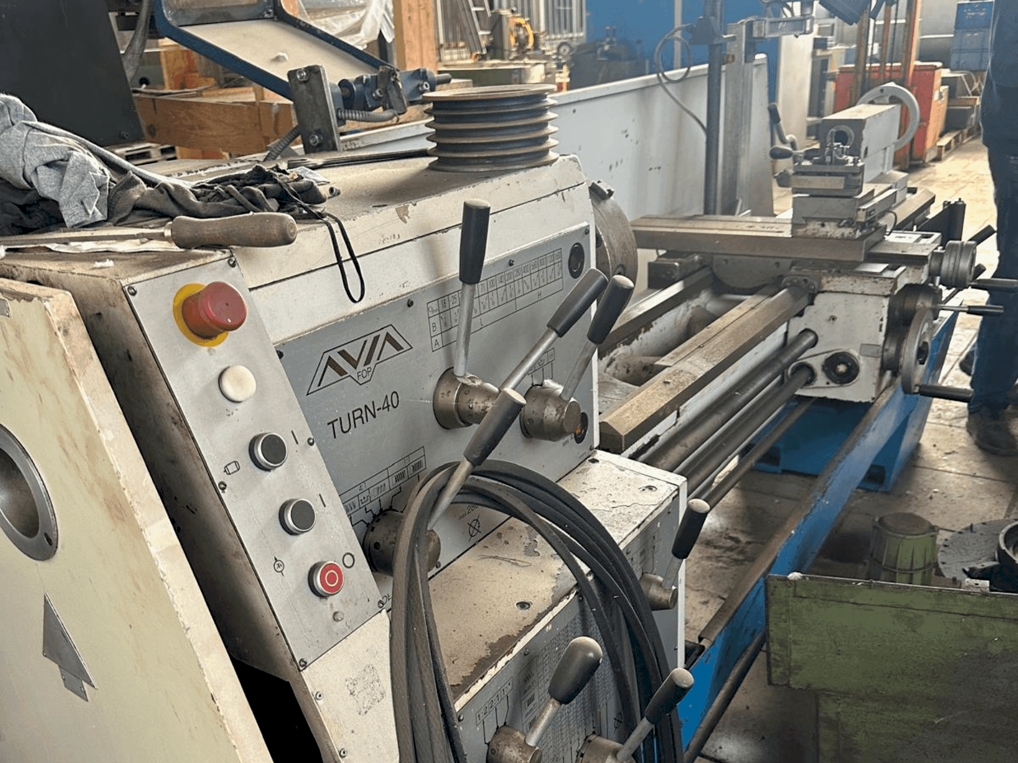 Vue de face de la machine Avia									 TURN-40