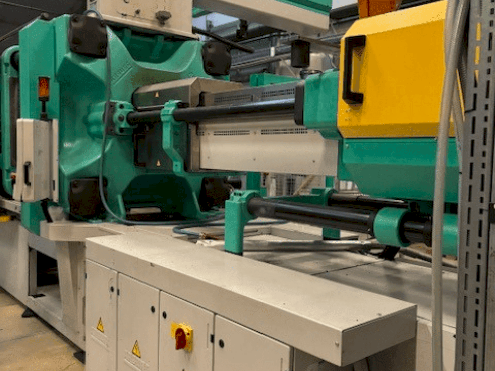 Vue de face de la machine Arburg Allrounder 920S 5000-3200