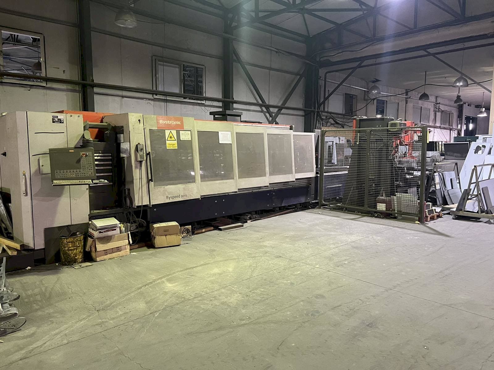 Vue de face de la machine Bystronic Byspeed 3015