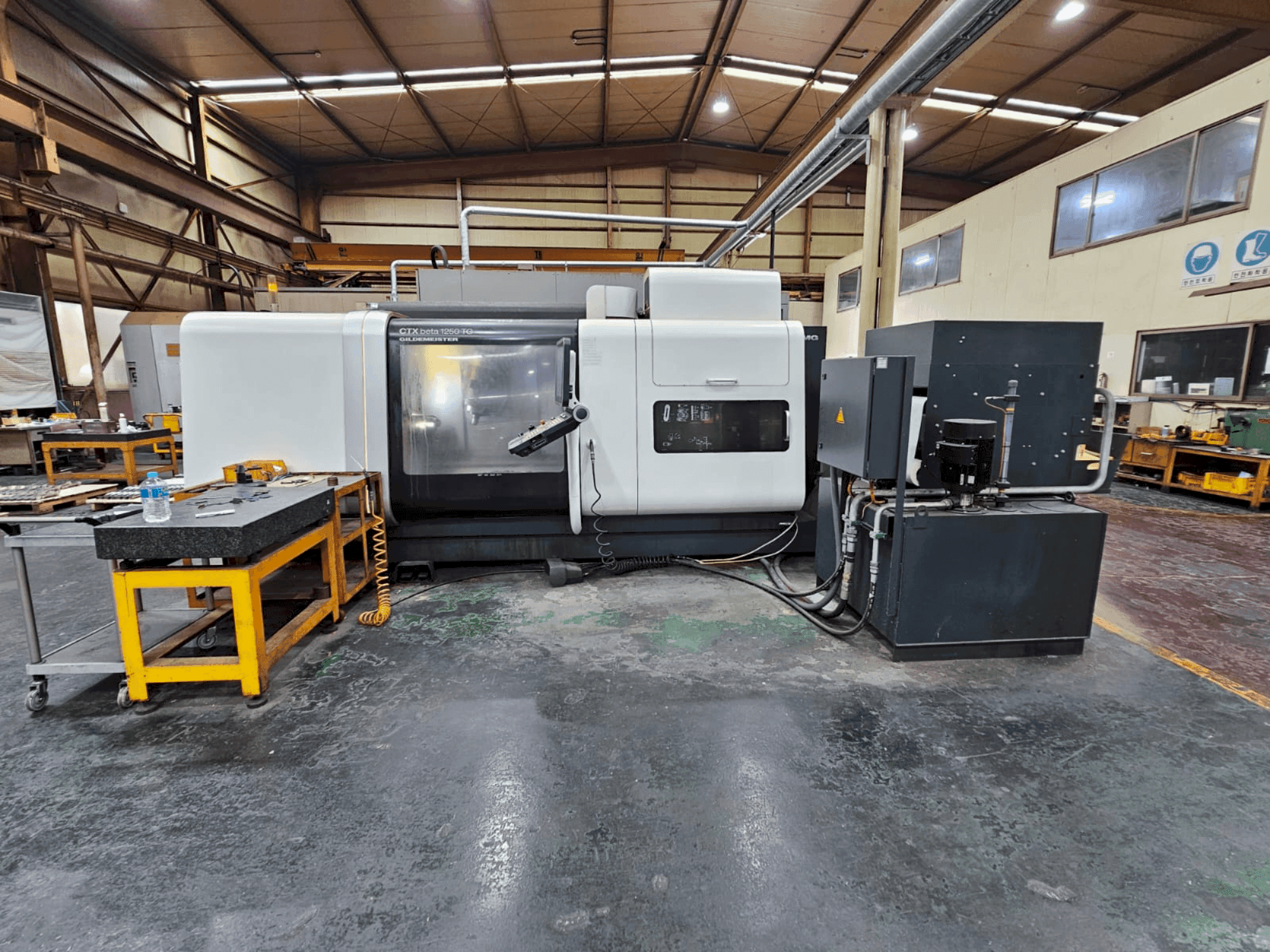 Vue de face de la machine DMG MORI Gildemeister CTX 1250 TC