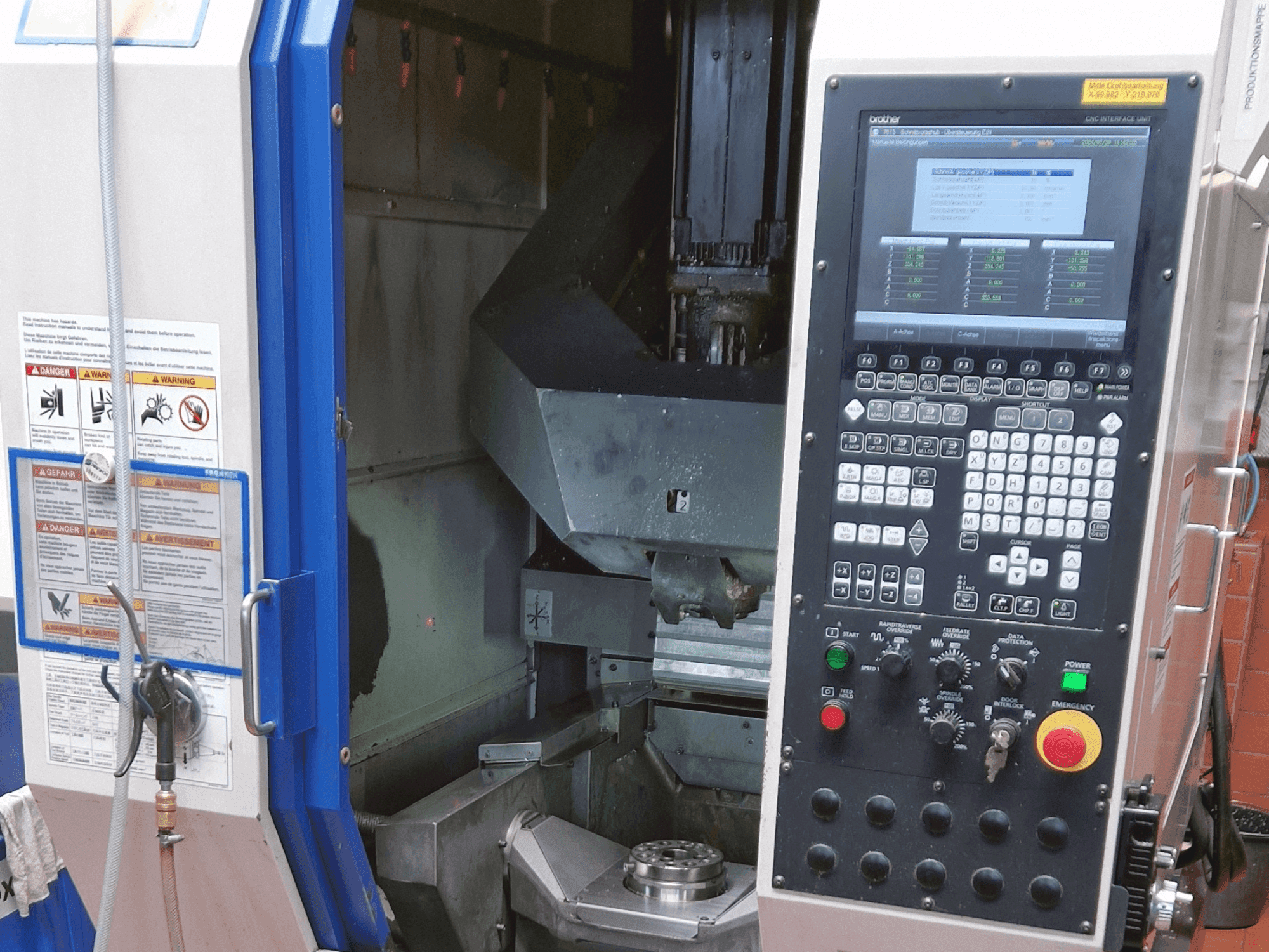 Vue de face de la machine Brother Speedio M140x1