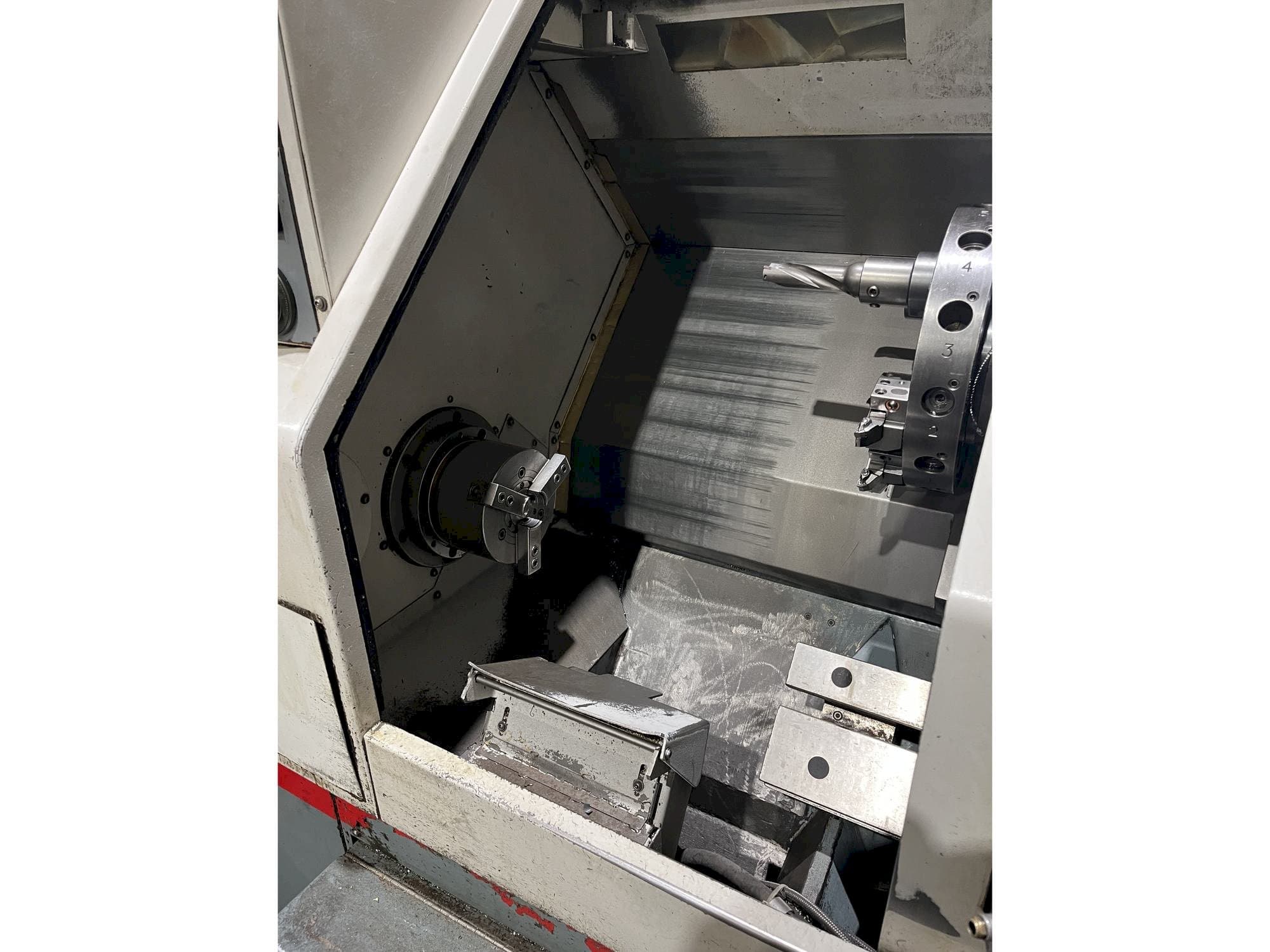 Salle de travail de la machine Cincinnati Hawk TC150