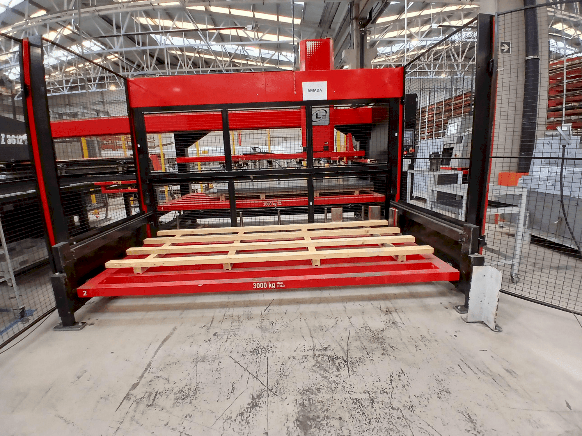 Vue de face de la machine AMADA EMZ3612M2
