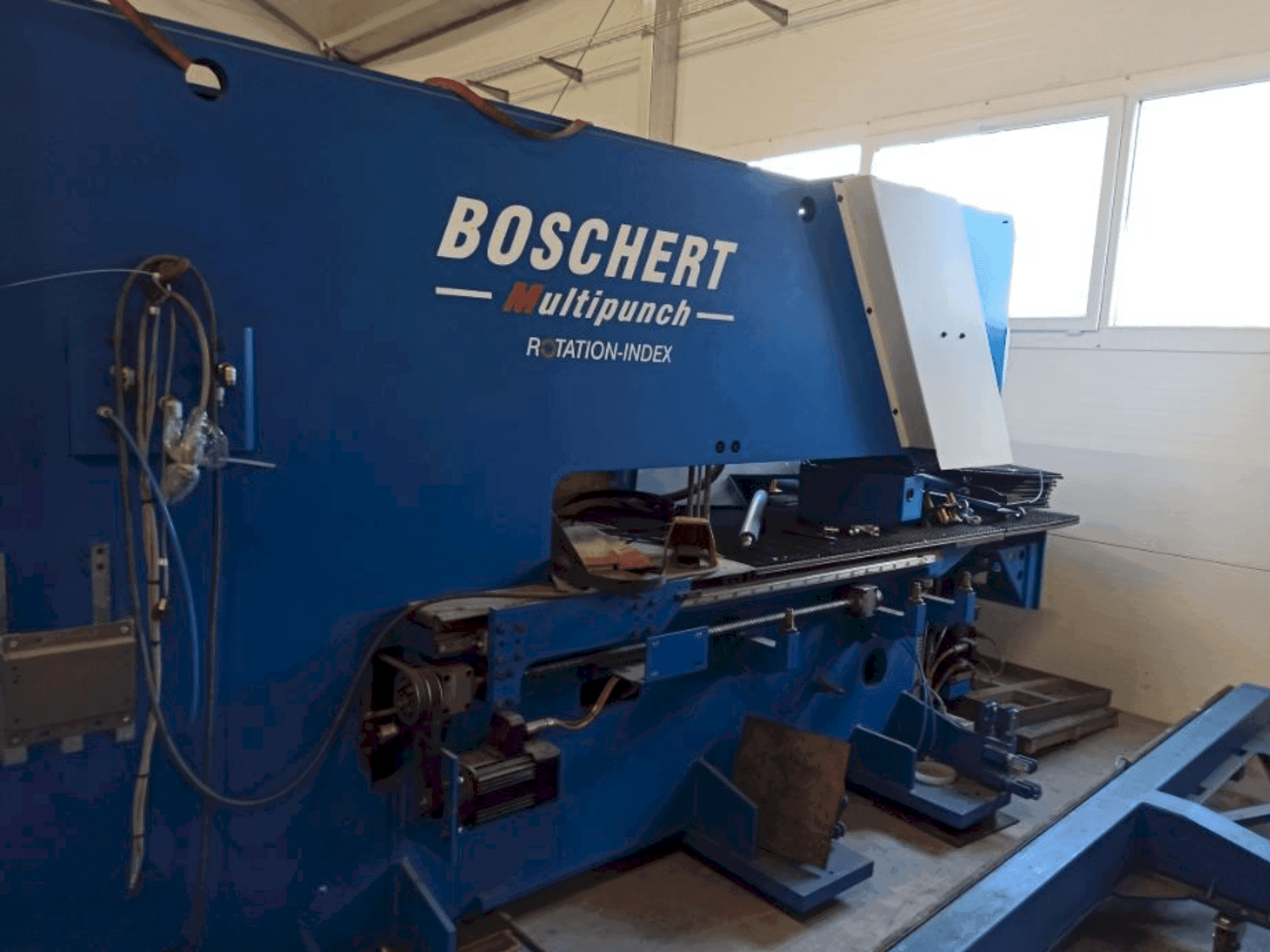 Vue de face de la machine BOSCHERT MULTIPUNCH 1250