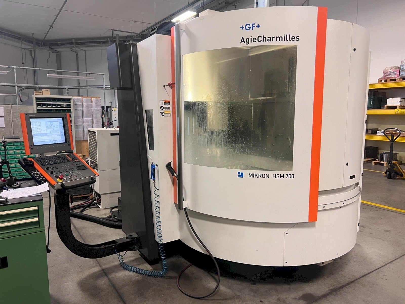 Vue de face de la machine AgieCharmilles MIKRON HSM 700