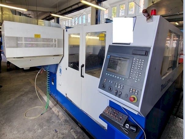 Vue de face de la machine Trumpf TRULASER 3030