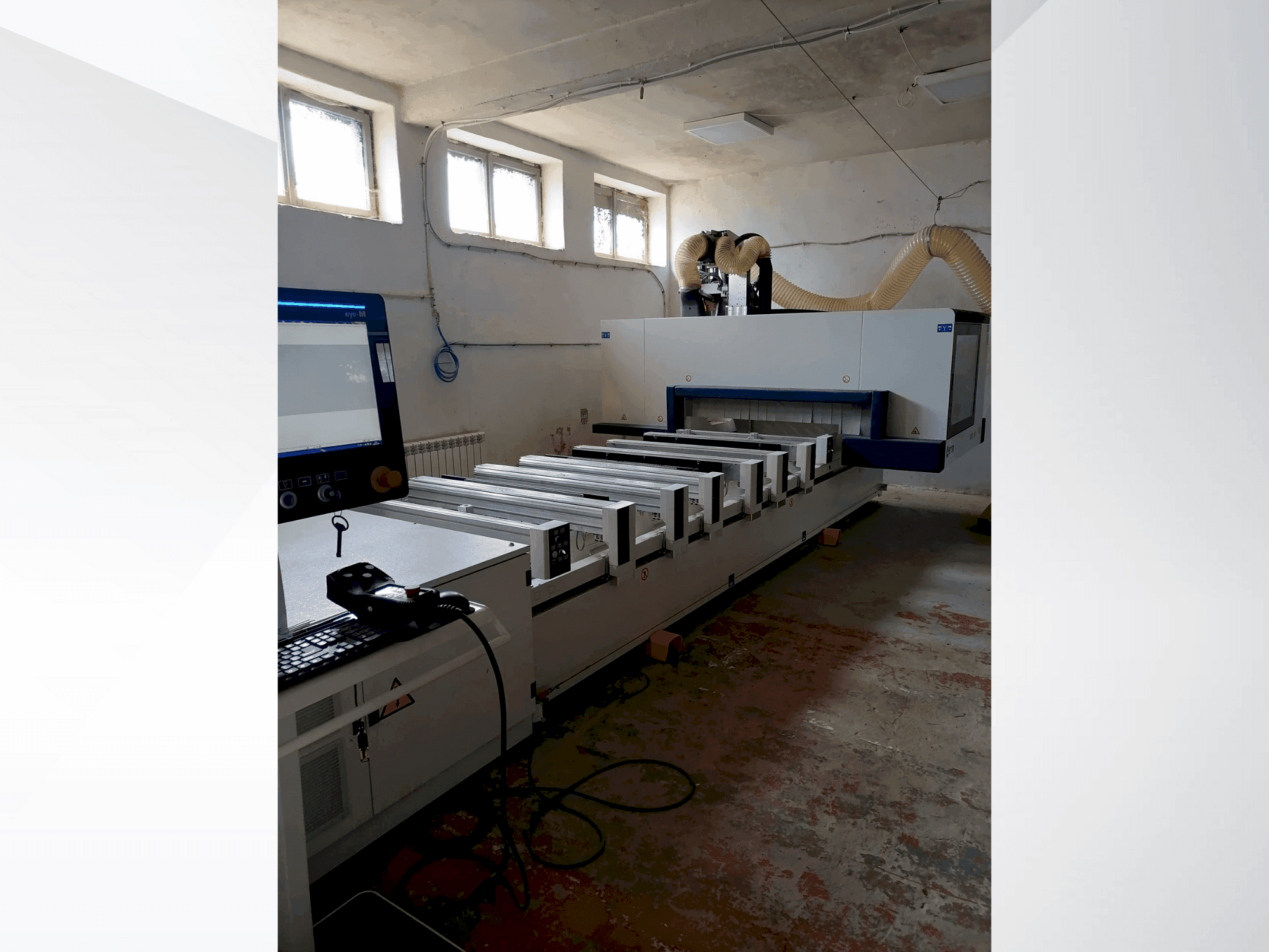 Vue de face de la machine SCM Morbidelli M100