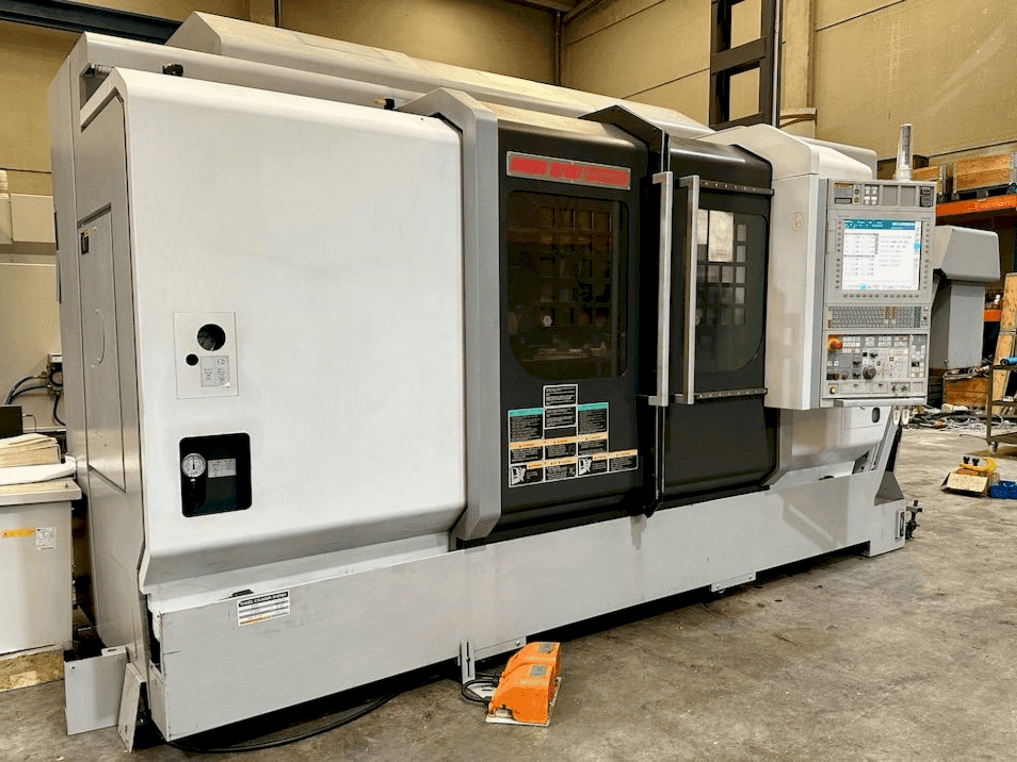 Vue de face de la machine MORI SEIKI NZX 2500/1000Y