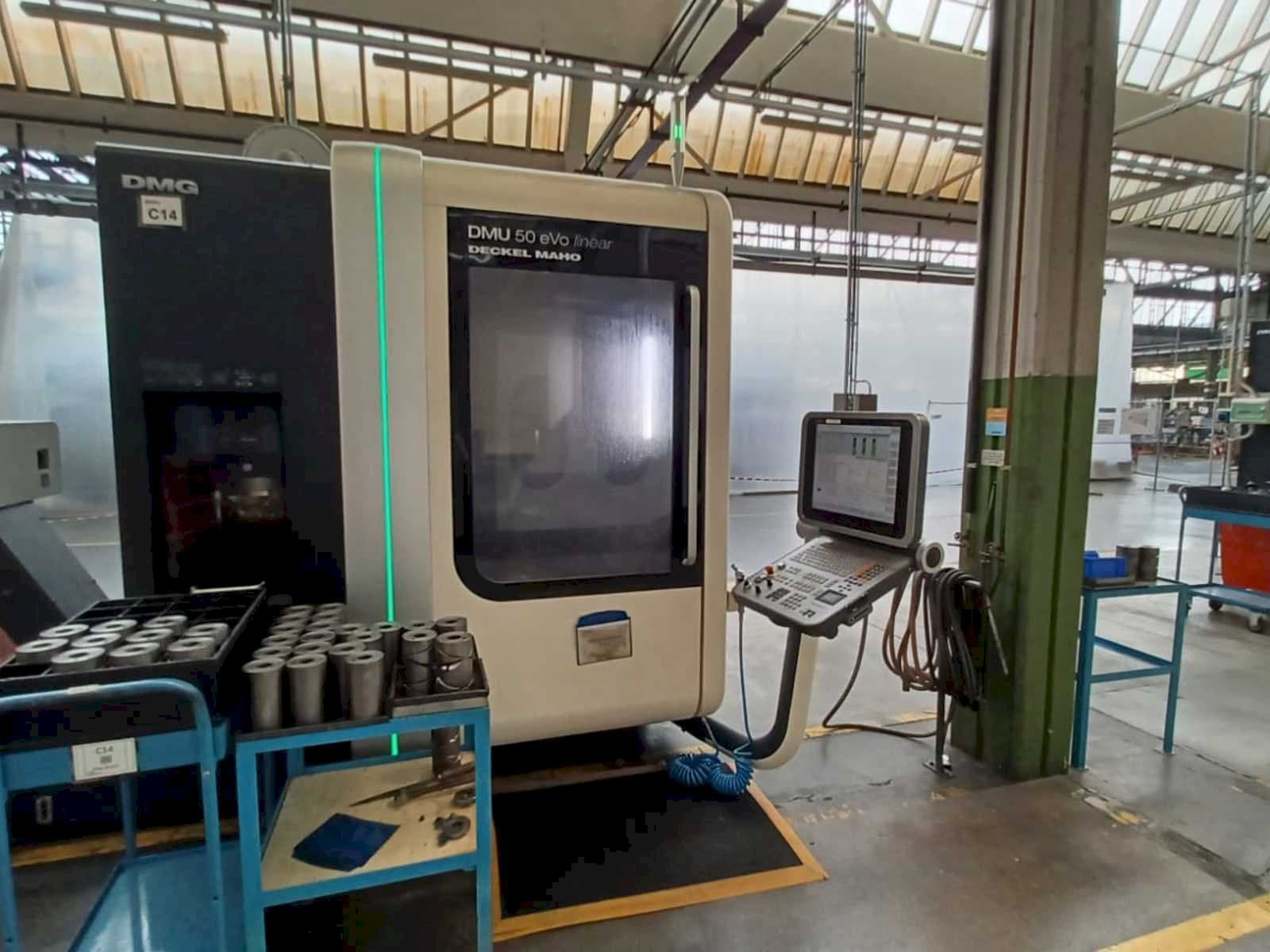 Vue de face de la machine DMG DMU 50 evo linear