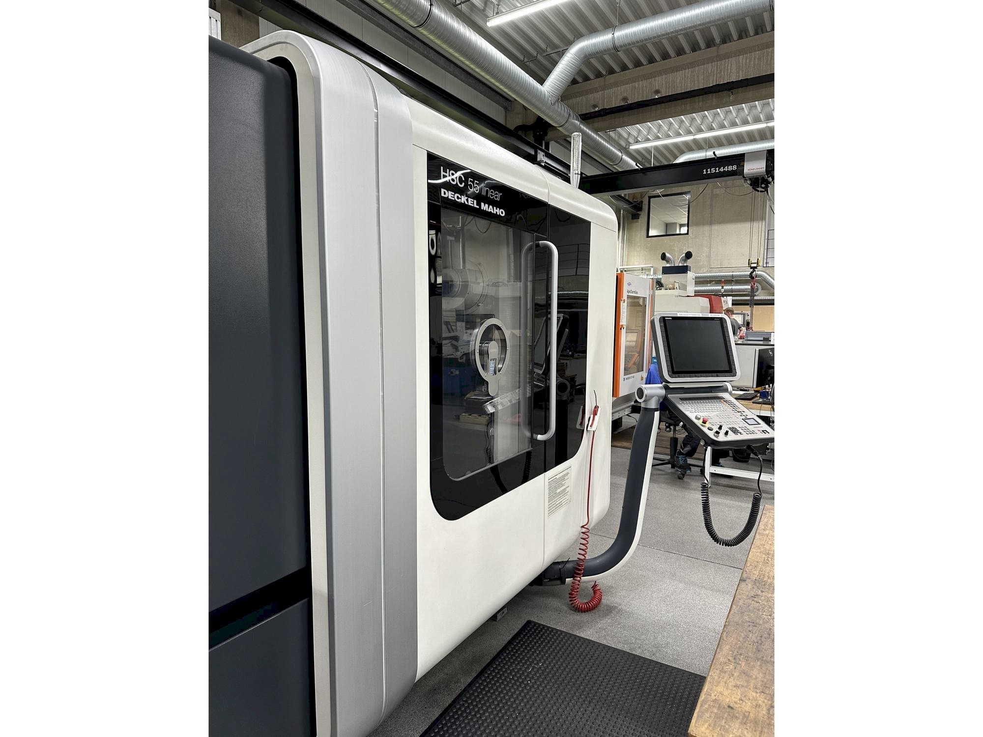 Vue gauche de la machine DMG MORI HSC 55 linear