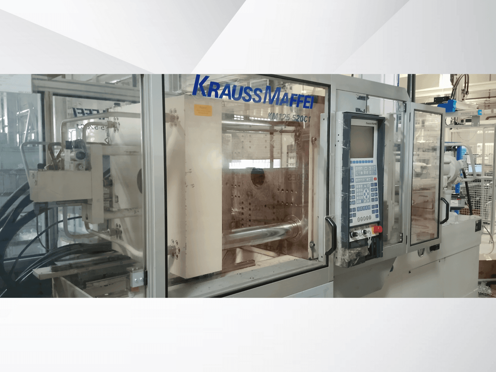 Vue de face de la machine Krauss Maffei 125-520 C1