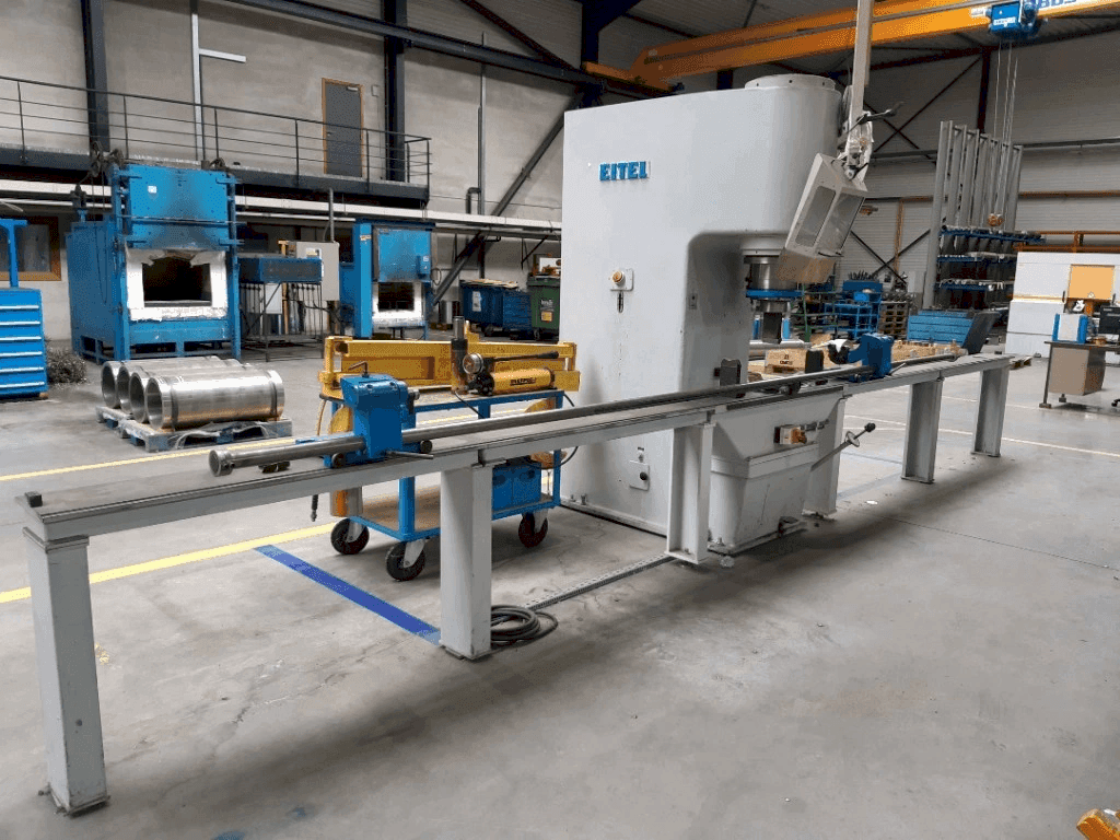 Vue de face de la machine EITEL-PRESS RP 100