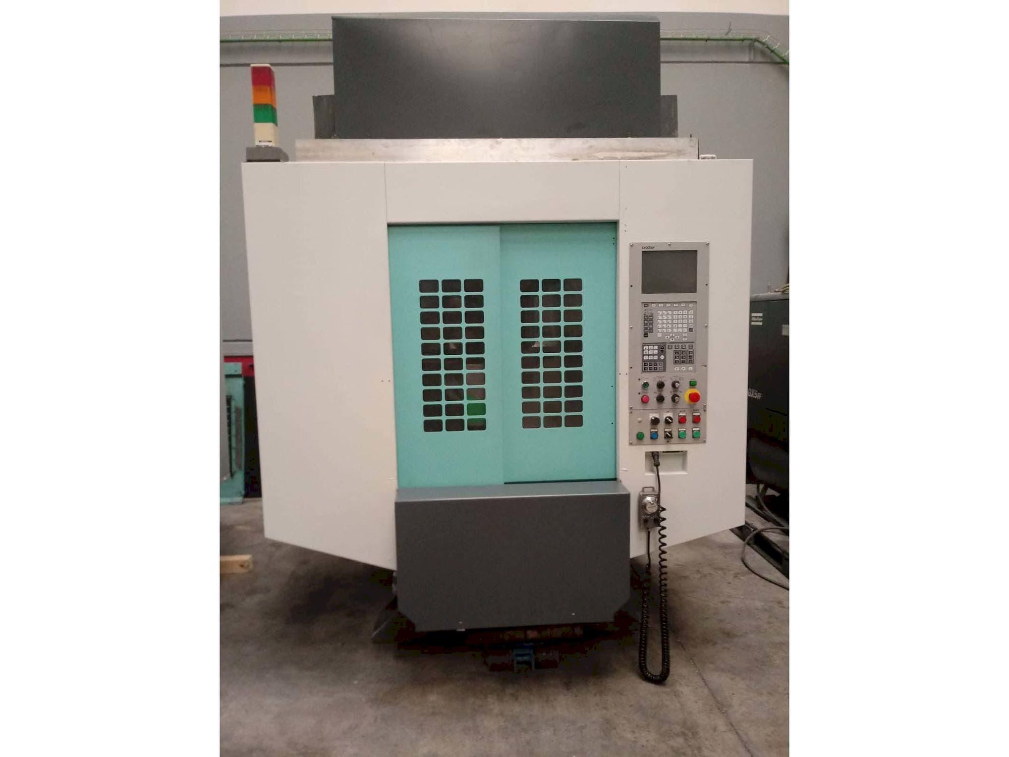 Vue de face de la machine Brother TC-S2DN-O