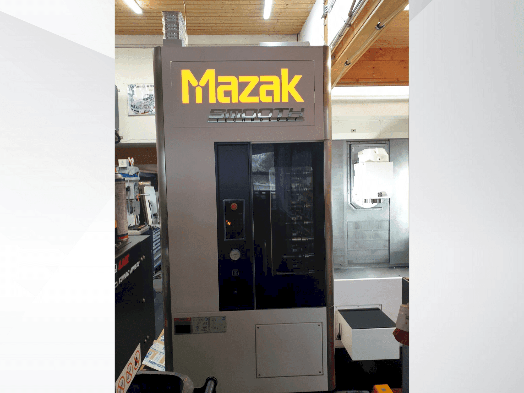 Vue de face de la machine Mazak INTEGREX j-200S
