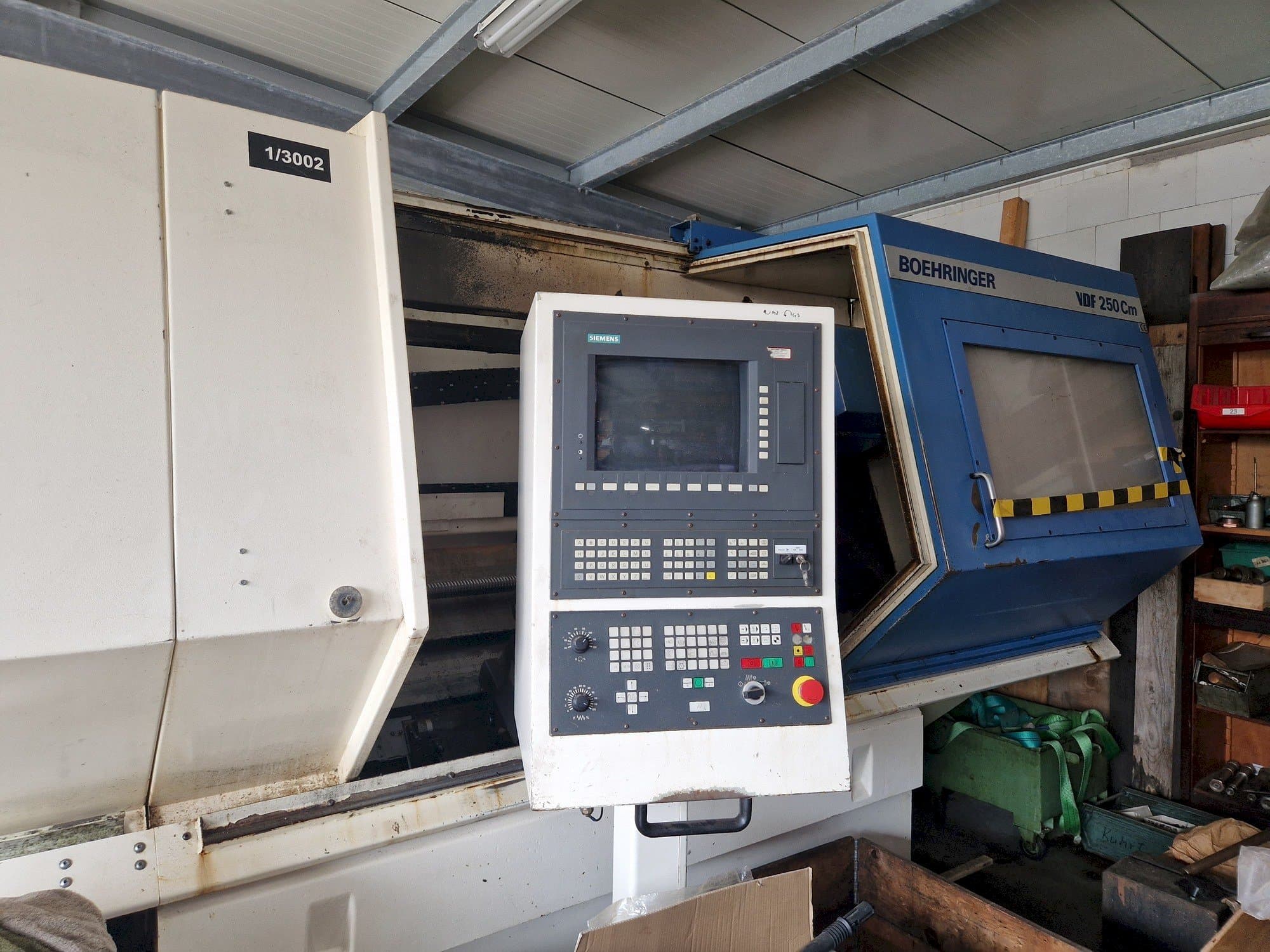 Vue de face de la machine BOEHRINGER VDF 250 Cm