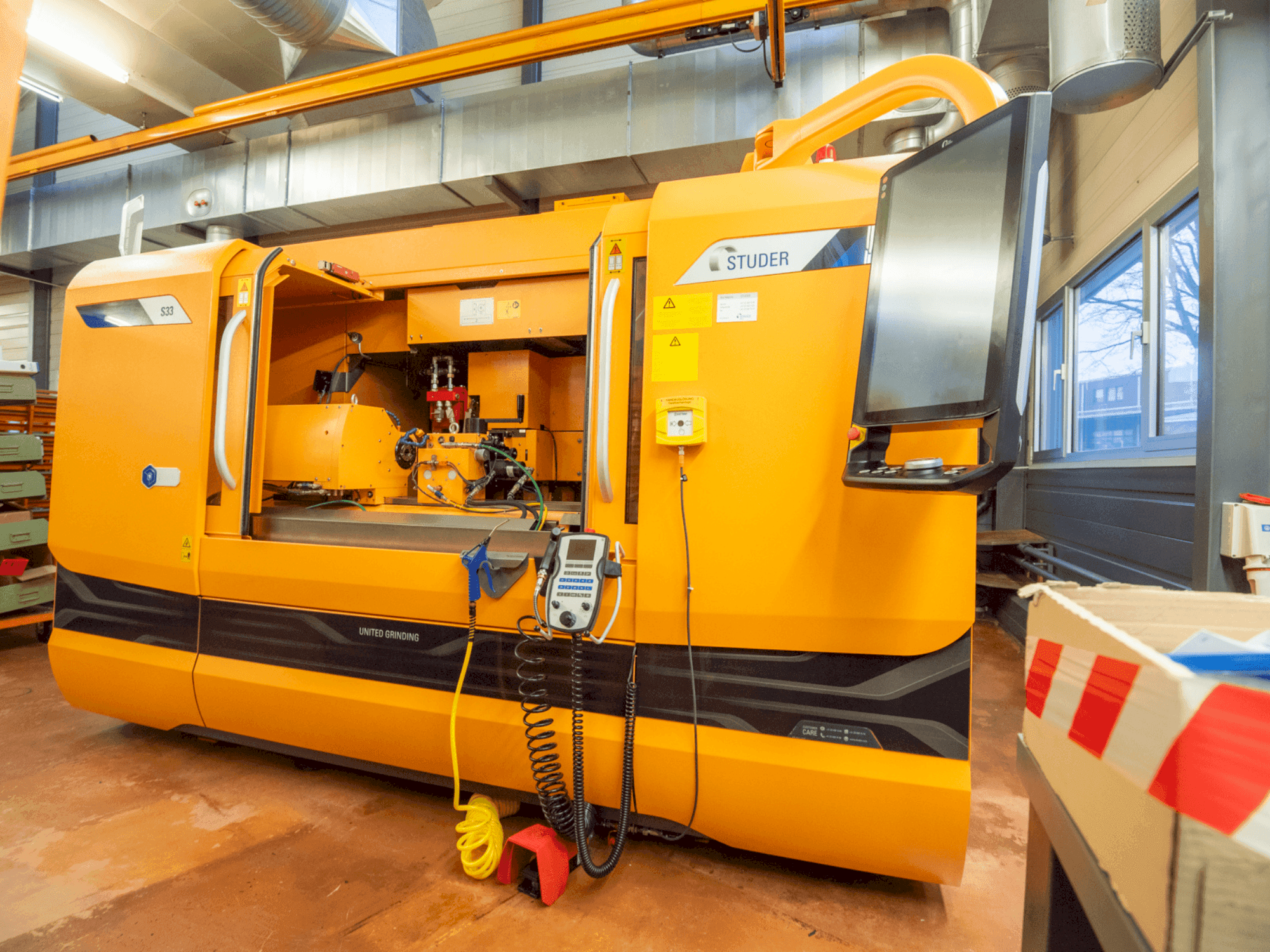 Vue de face de la machine STUDER  S33