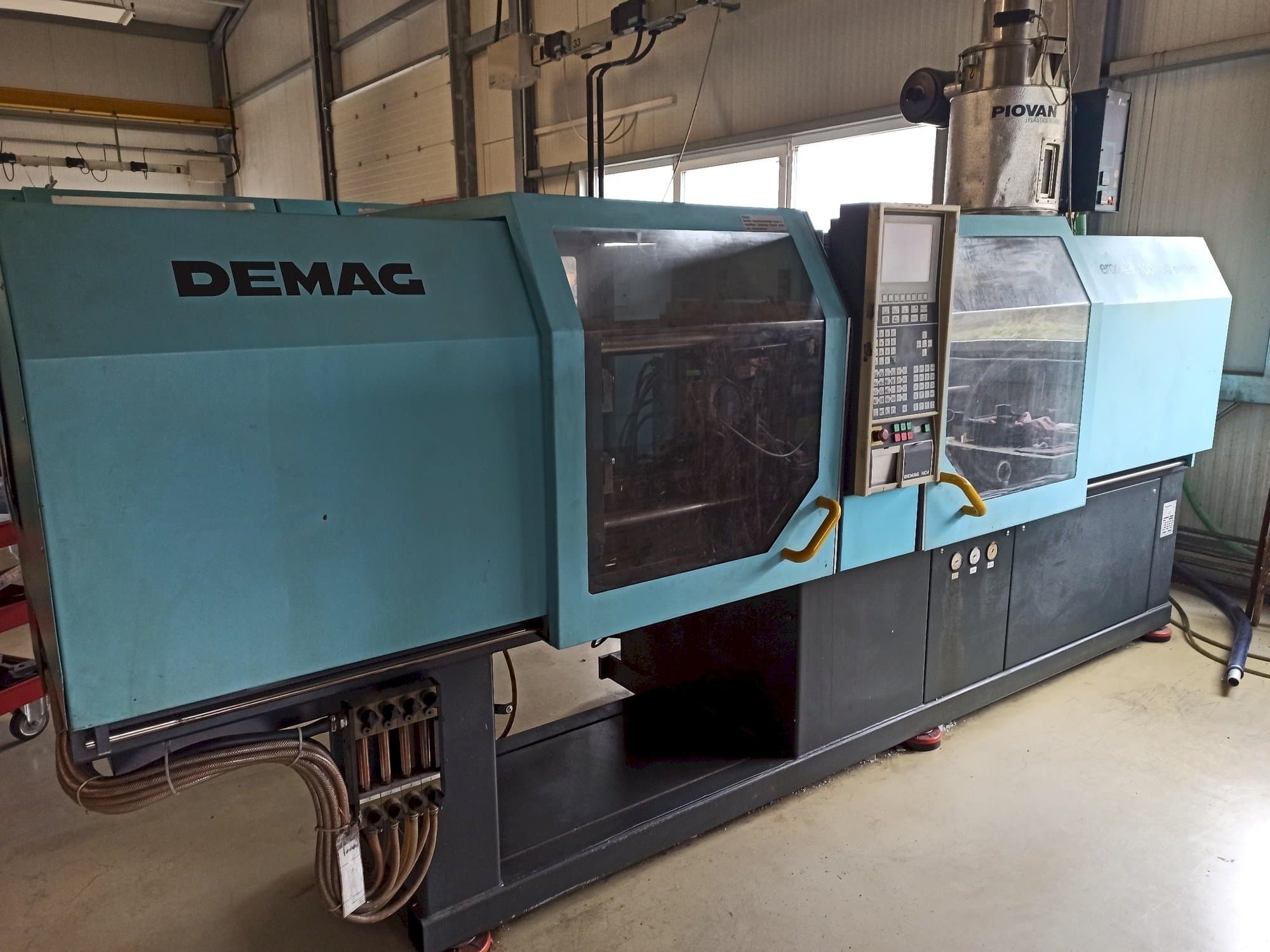 Vue latérale gauche de la machine DEMAG Ergotech 150-610 Compact