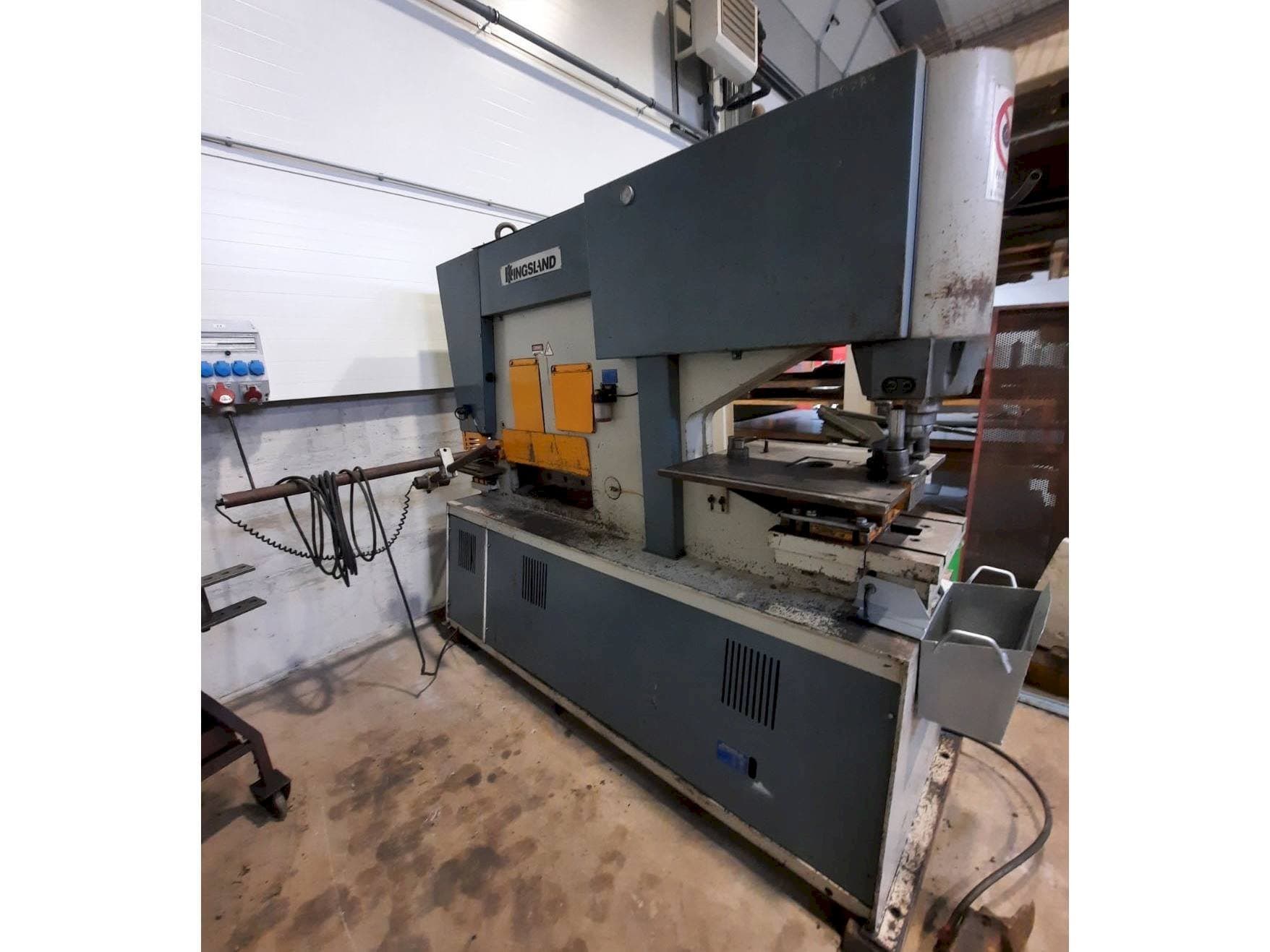 Vue de face de la machine HACO-KINGSLAND MULTI 125