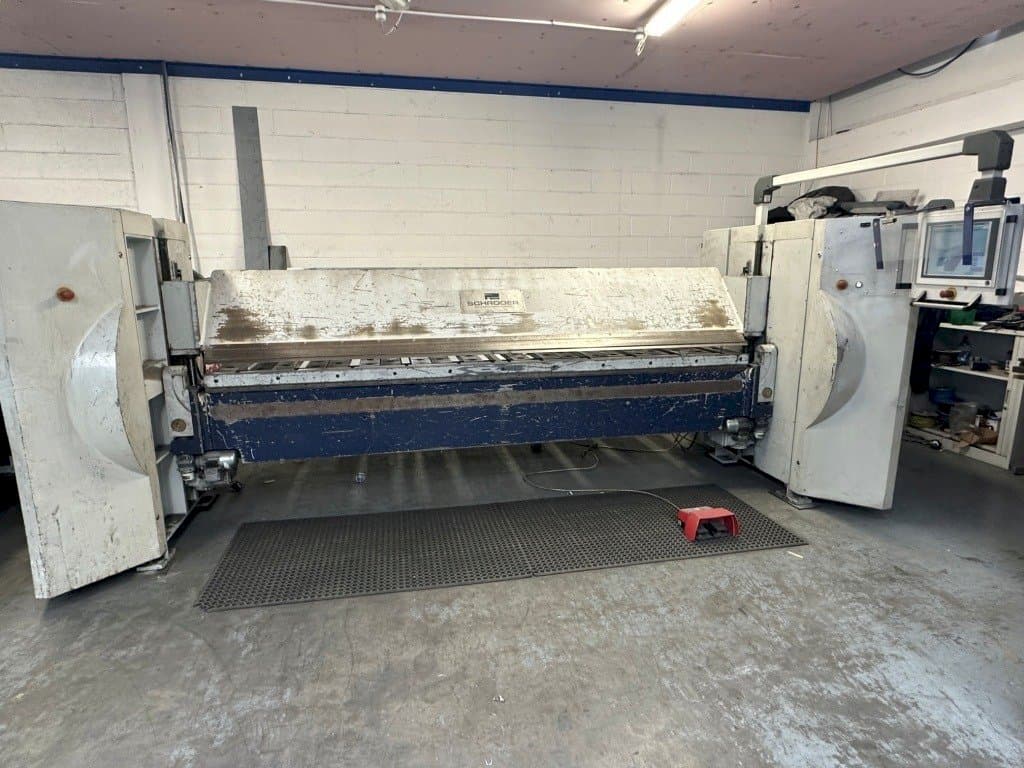Vue de face de la machine SCHRODER SPB 3200/3.0