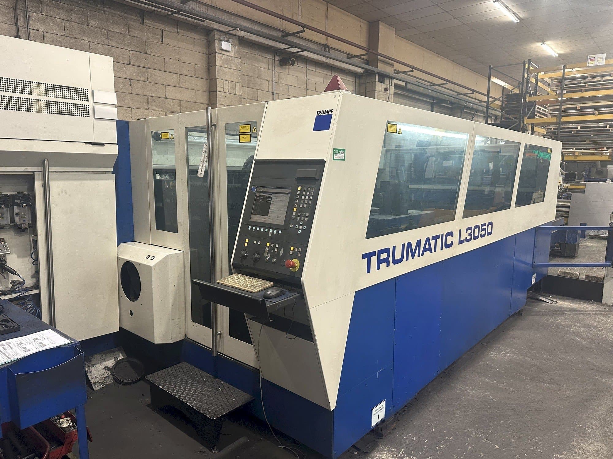 Vue de face de la machine Trumpf Trumatic L3050