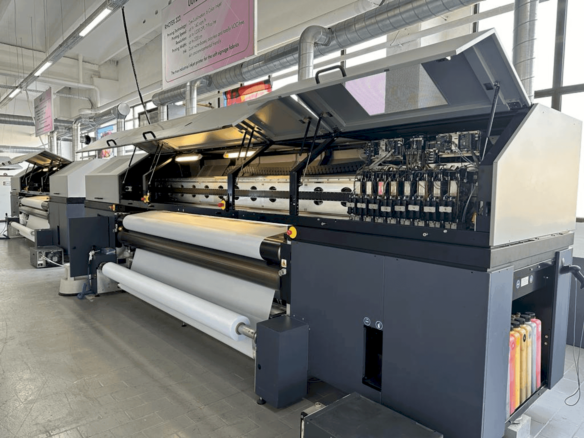 Vue de face de la machine Durst Rhotex 322