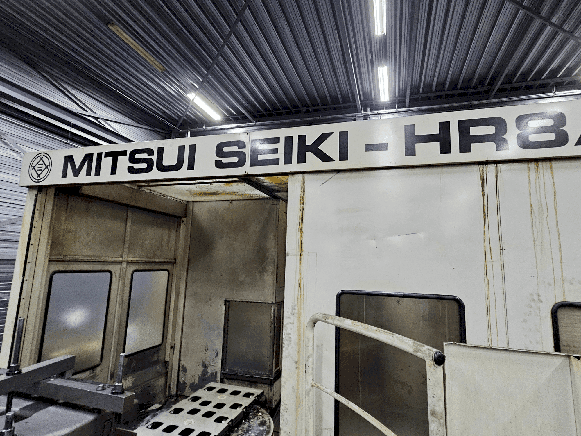 Vue de face de la machine Mitsui Seiki HR8A