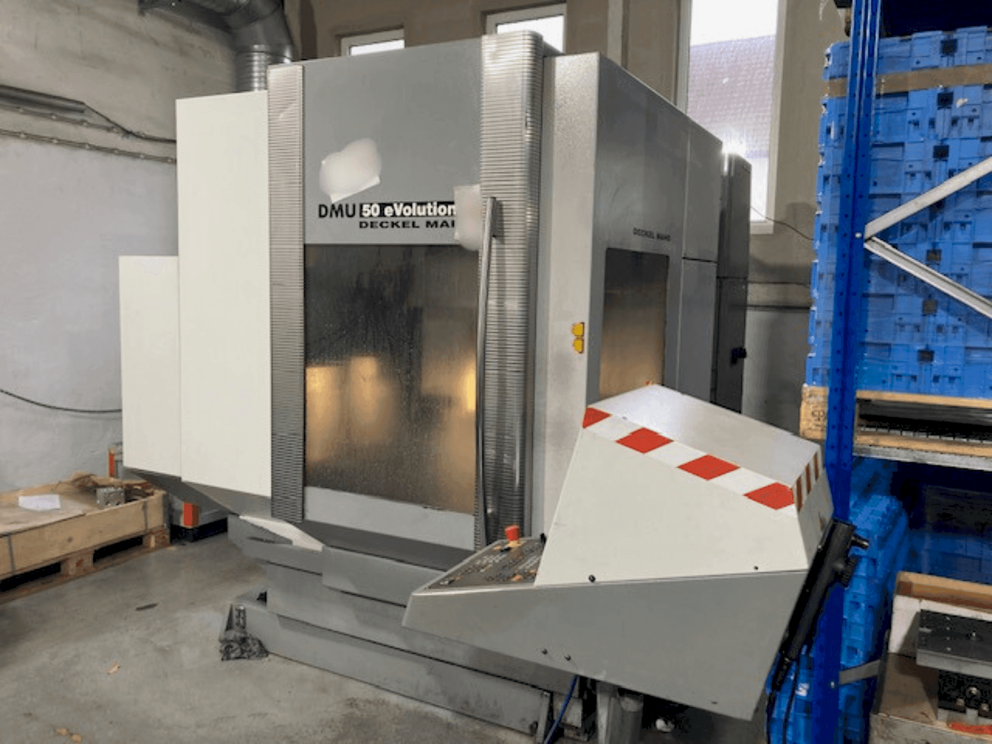 Vue de face de la machine DMG MORI DMU 50 evolution